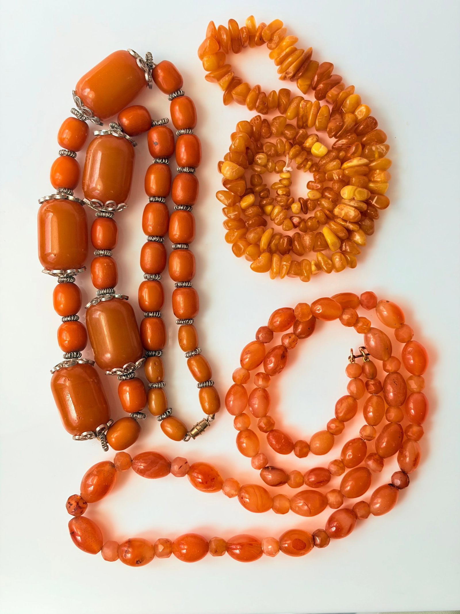 MIXED LOT- AMBER/BAKELITE NECKLACES (1 of 5)