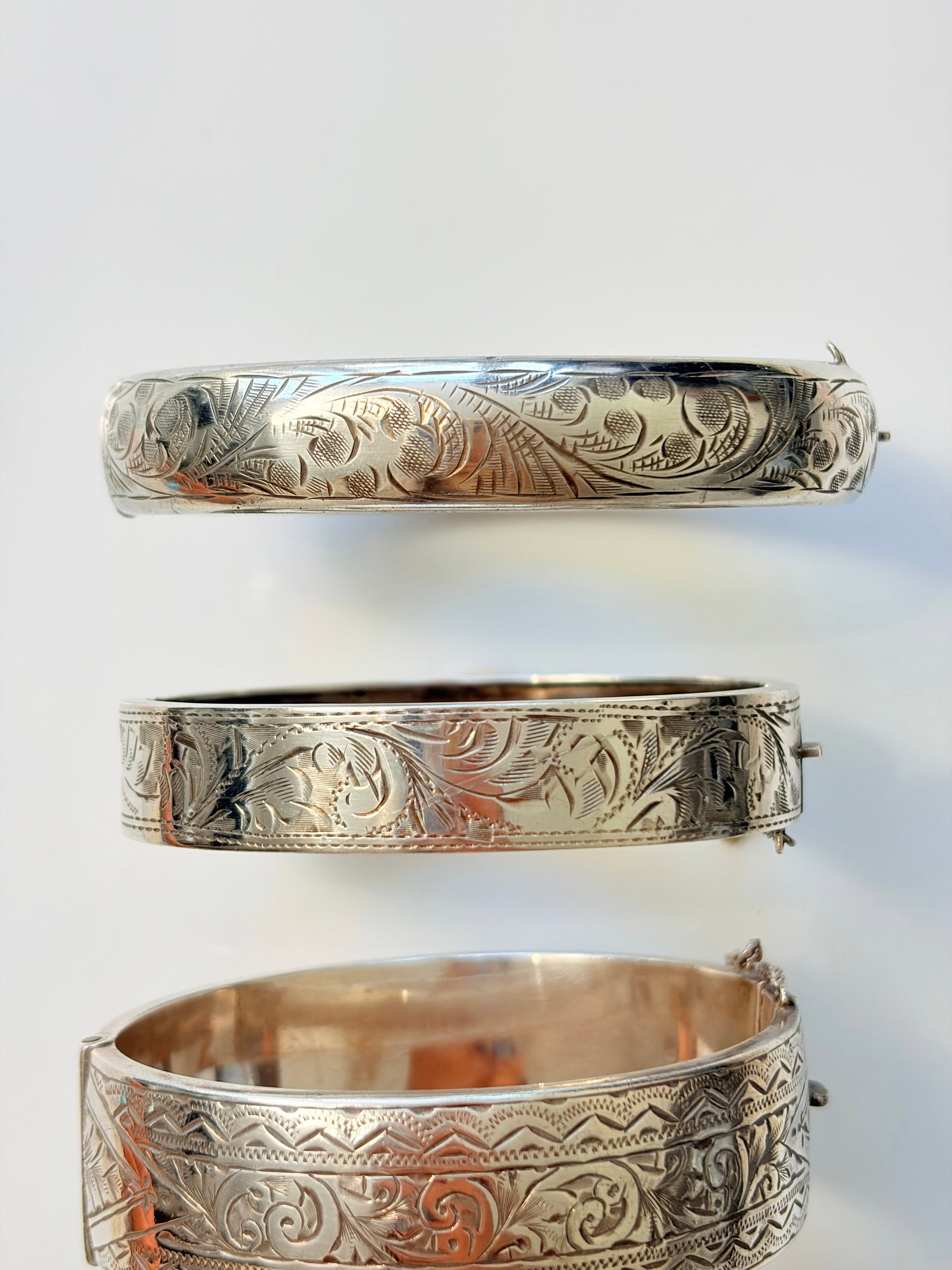 MIXED LOT- 4X SILVER BANGLES - 3