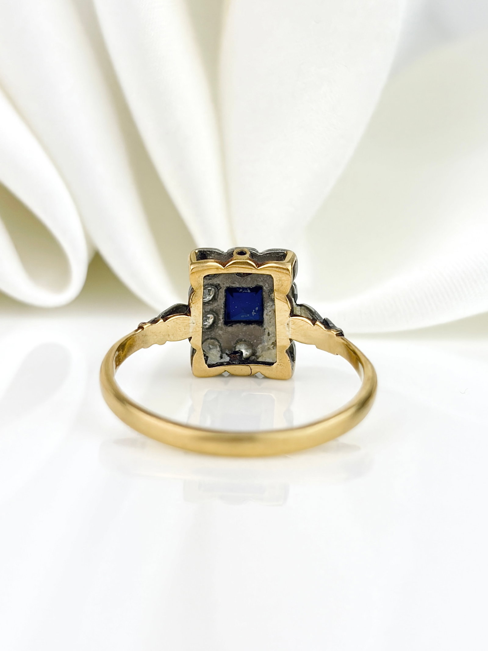 CHUNKY 18CT YELLOW GOLD SAPPHIRE AND DIAMOND SQUARE DESIGN RING - 5