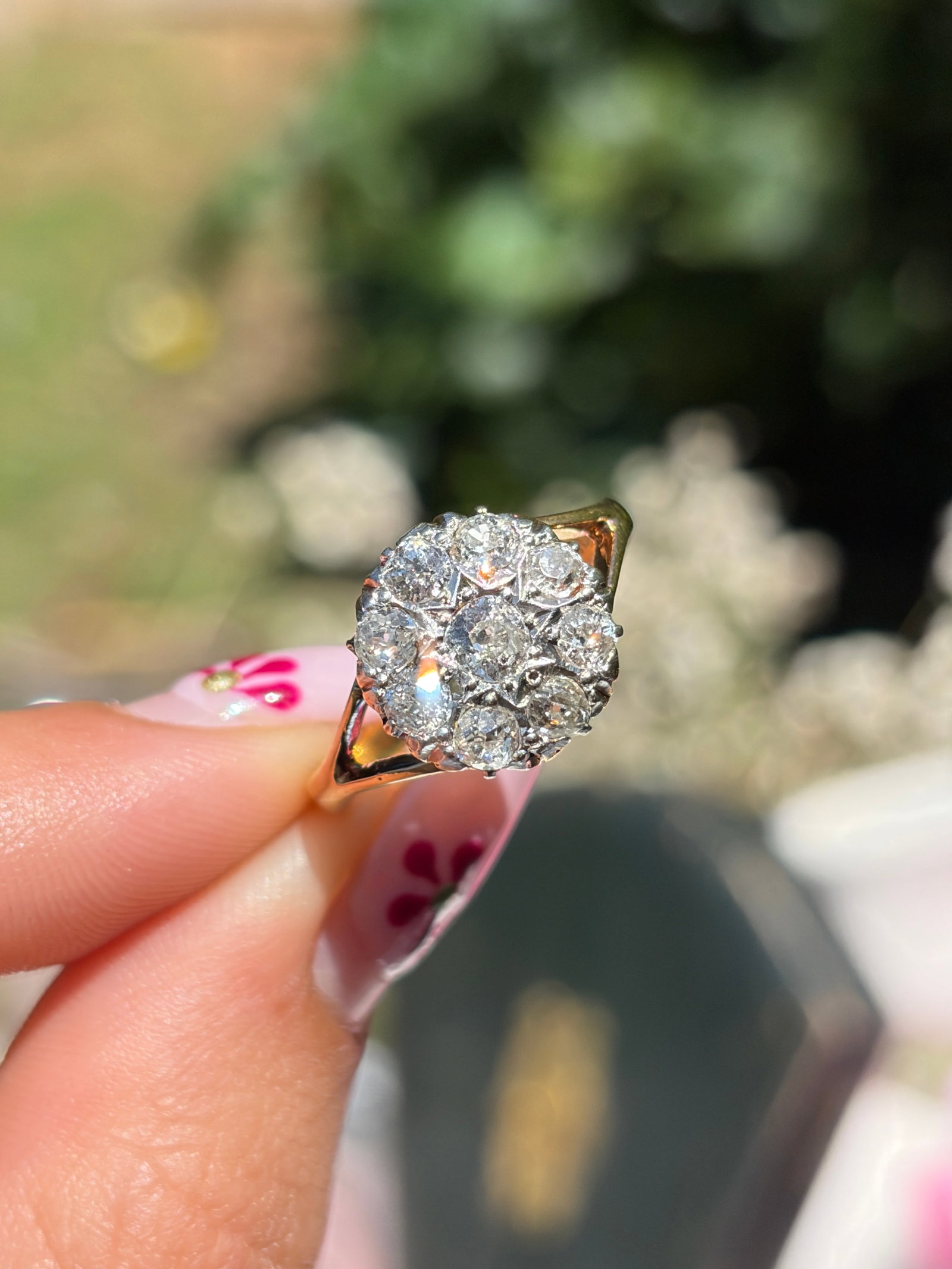 CHUNKY 18CT YELLOW GOLD DIAMOND CLUSTER RING - 10
