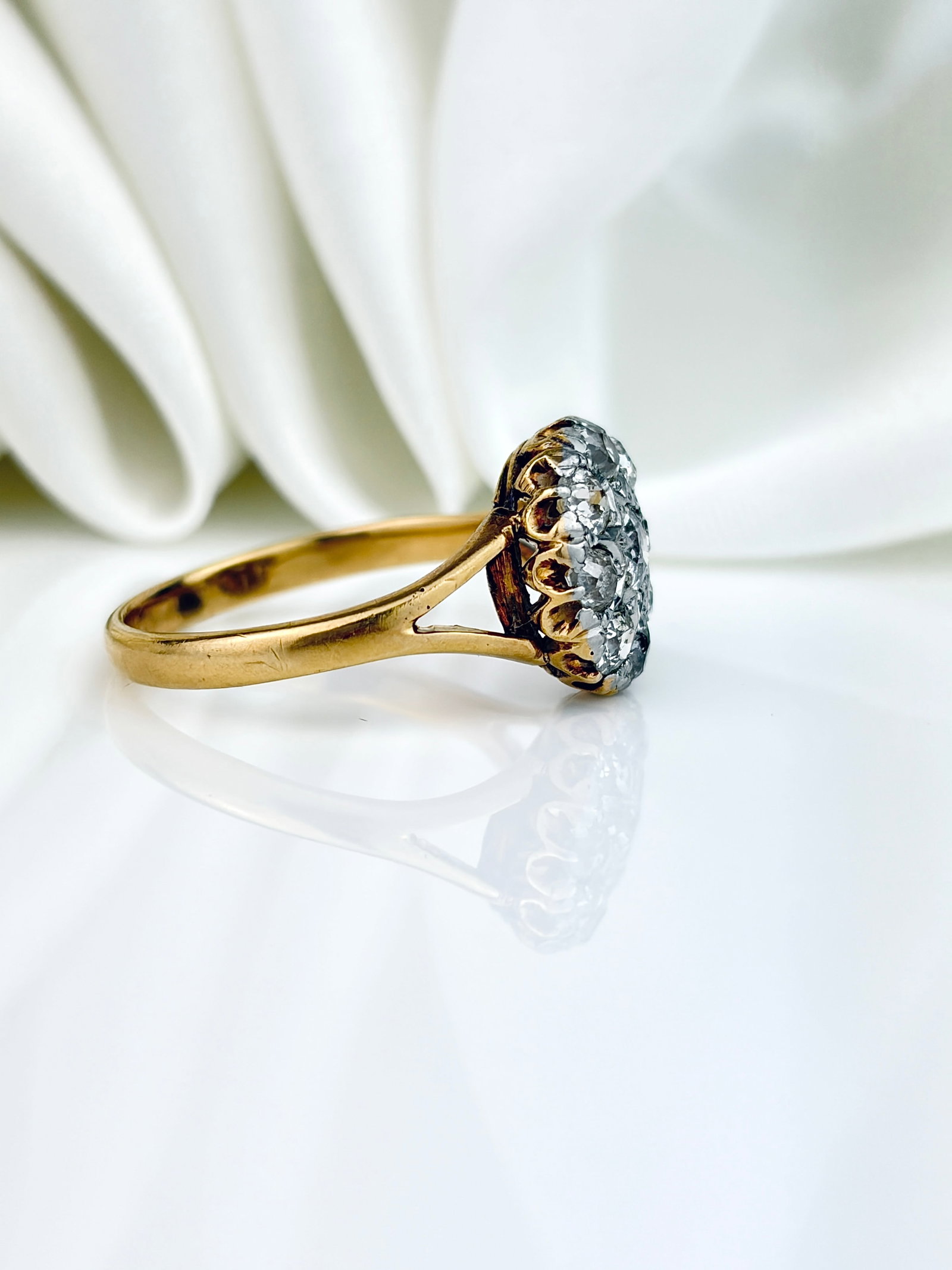 CHUNKY 18CT YELLOW GOLD DIAMOND CLUSTER RING - 4