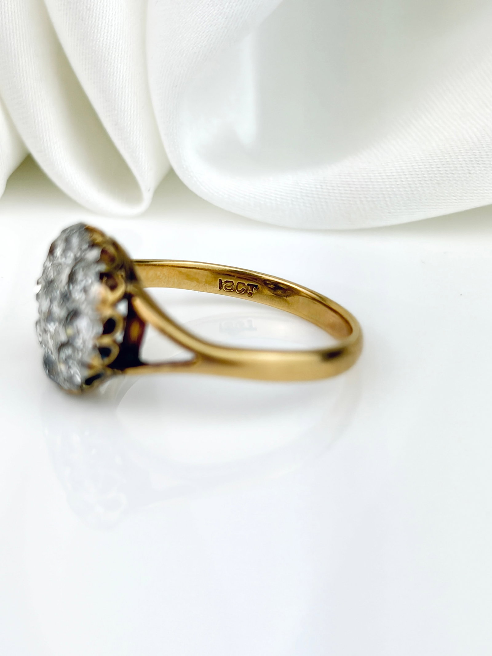 CHUNKY 18CT YELLOW GOLD DIAMOND CLUSTER RING - 6