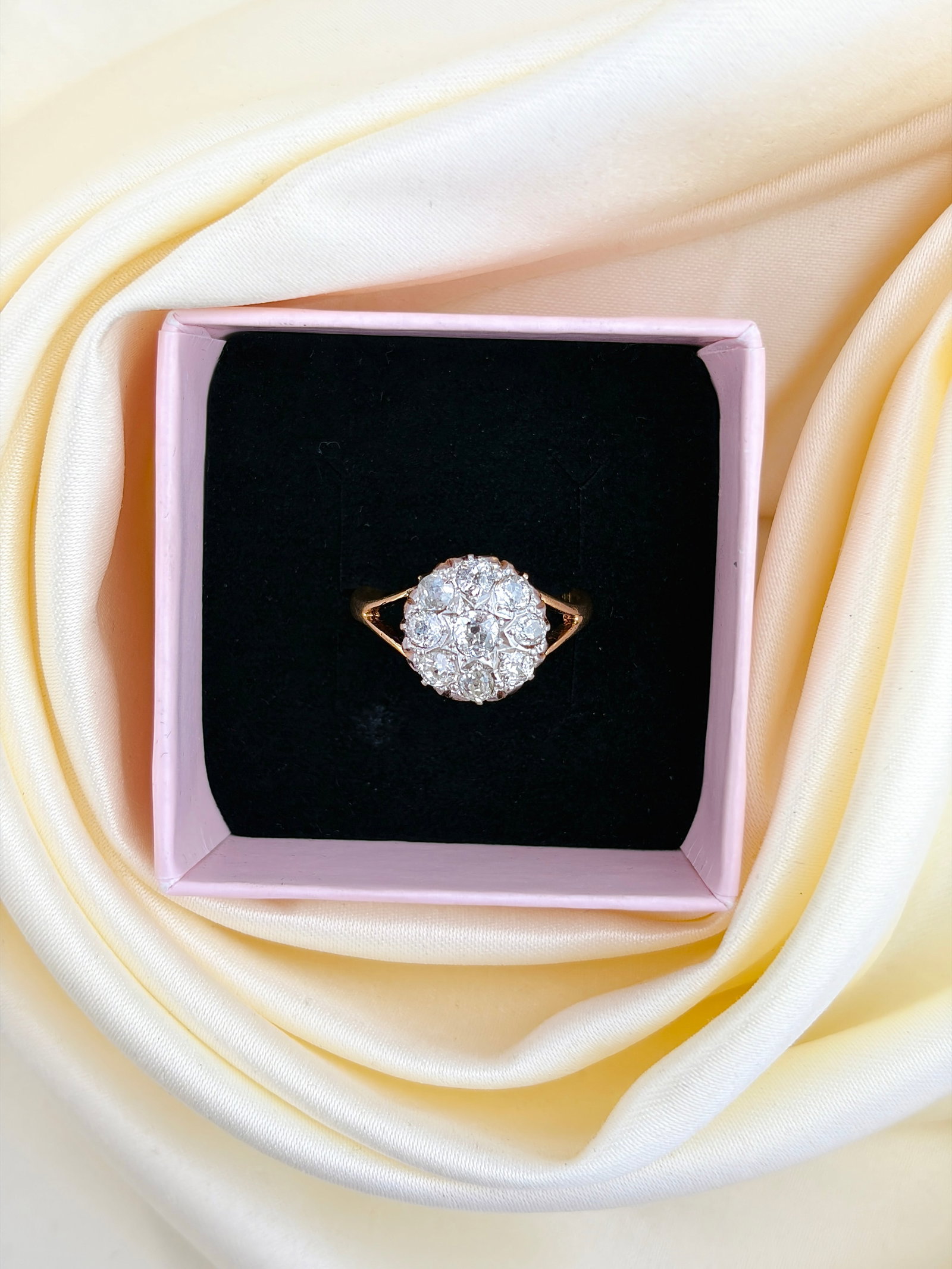 CHUNKY 18CT YELLOW GOLD DIAMOND CLUSTER RING - 9