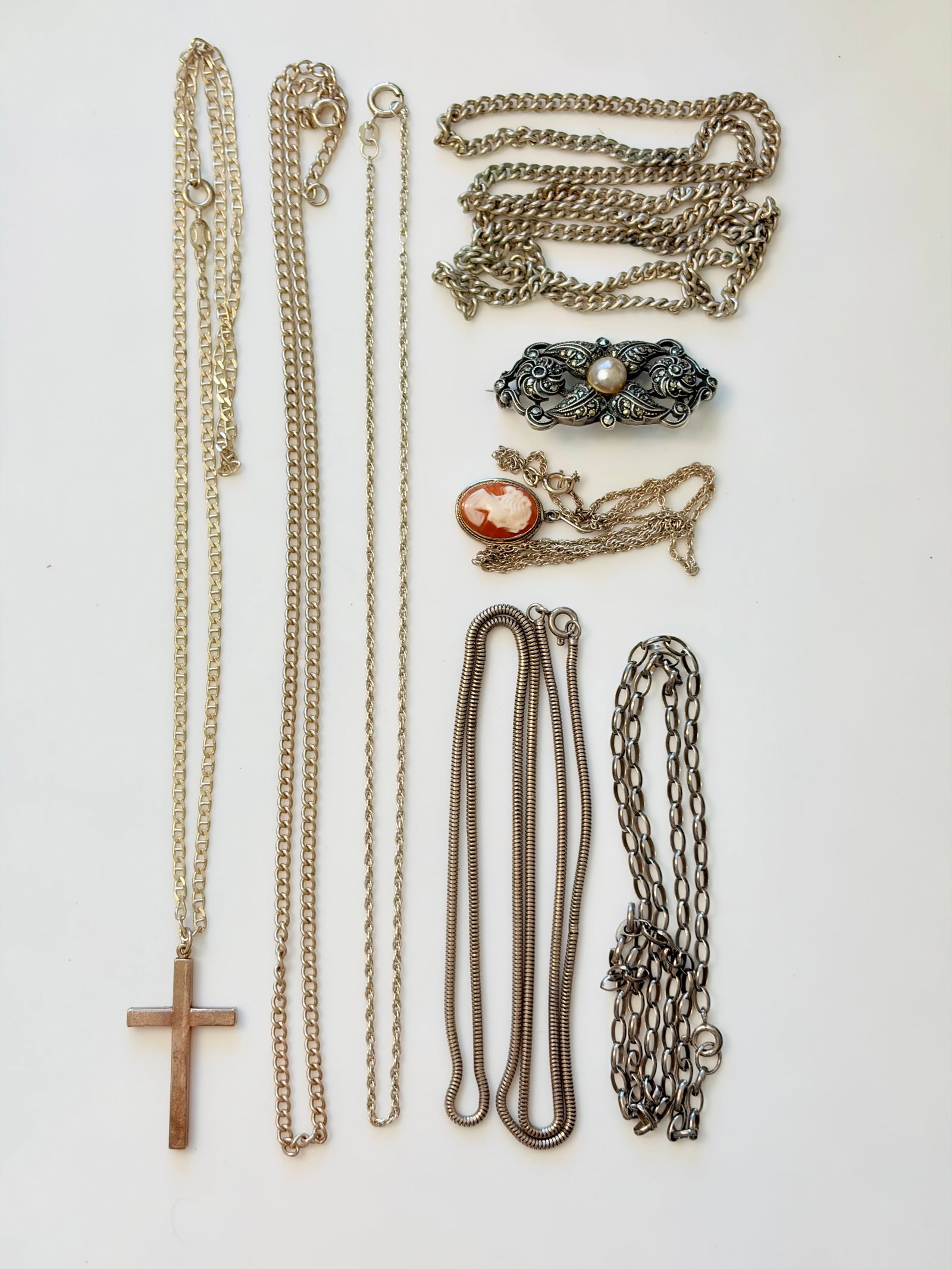 MIXED LOT- SILVER CHAINS ETC: MIXED LOT- SILVER CHAINS ETC