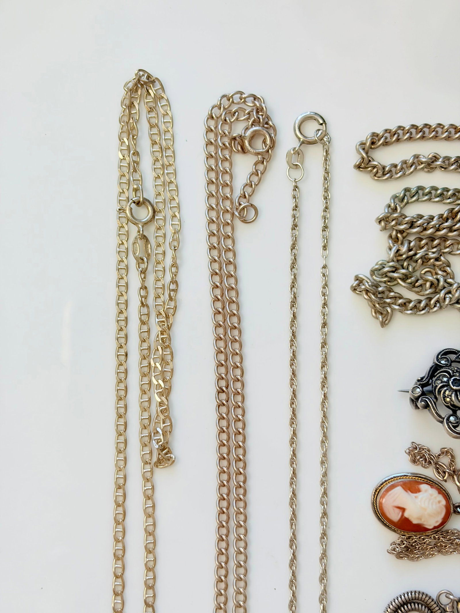 MIXED LOT- SILVER CHAINS ETC - 4