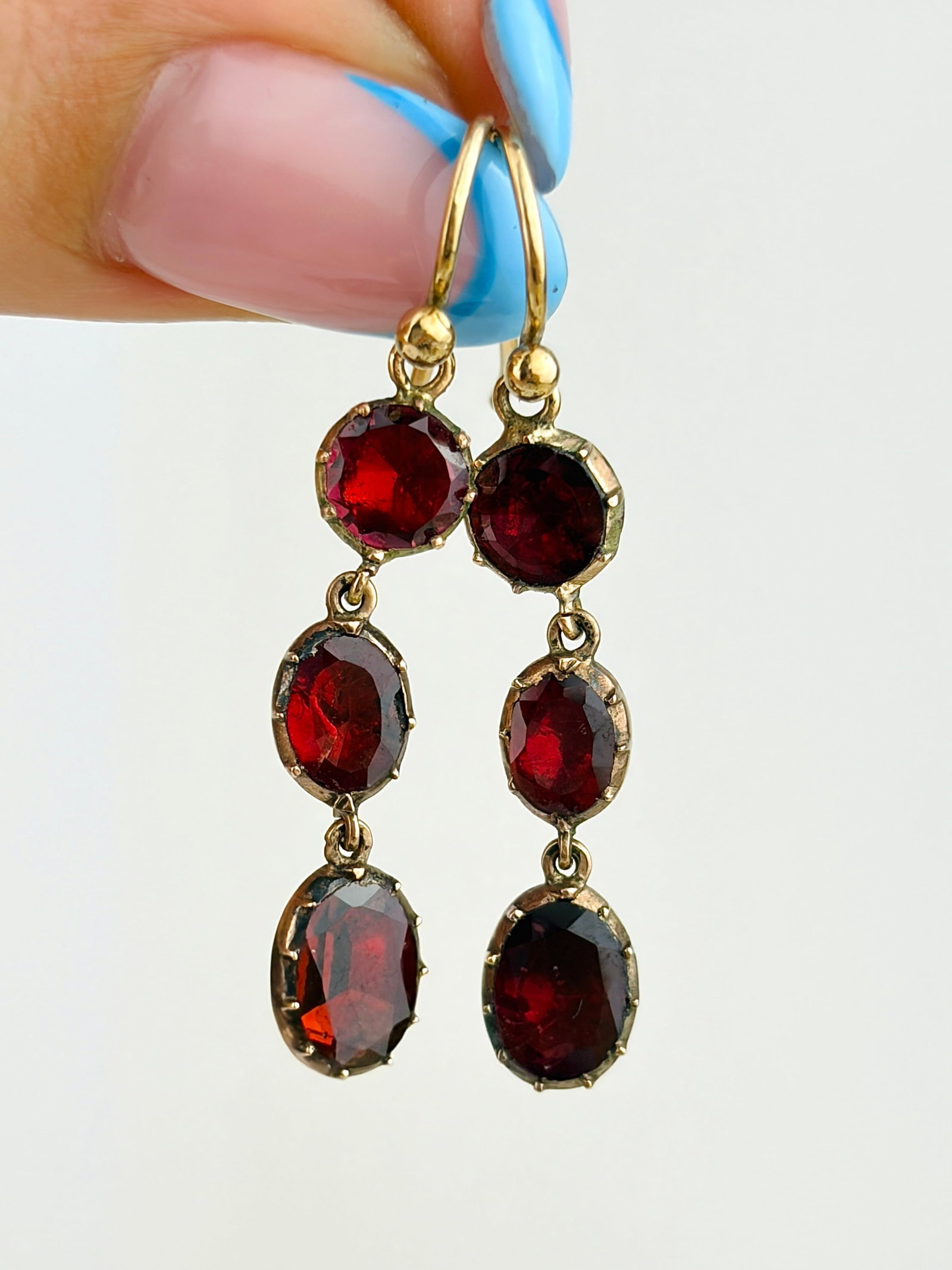 ANTIQUE GEORGIAN ERA FLAT CUT GARNET DROP EARRINGS IN GOLD: ANTIQUE GEORGIAN ERA FLAT CUT GARNET DROP EARRINGS IN GOLD Amazing pair of earrings crafted in the Georgian era, featuring a drop of three wonderful deep red flat cut garnets each!