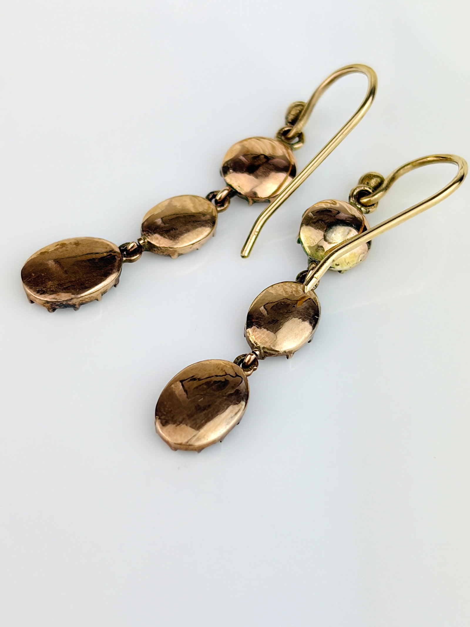 ANTIQUE GEORGIAN ERA FLAT CUT GARNET DROP EARRINGS IN GOLD - 3