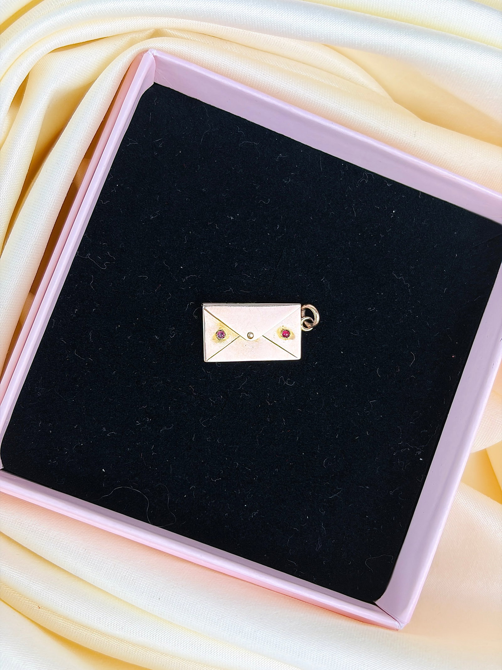 ANTIQUE OPENING ENVELOPE CHARM/PENDANT IN GOLD WITH RED PASTE STONES - 5