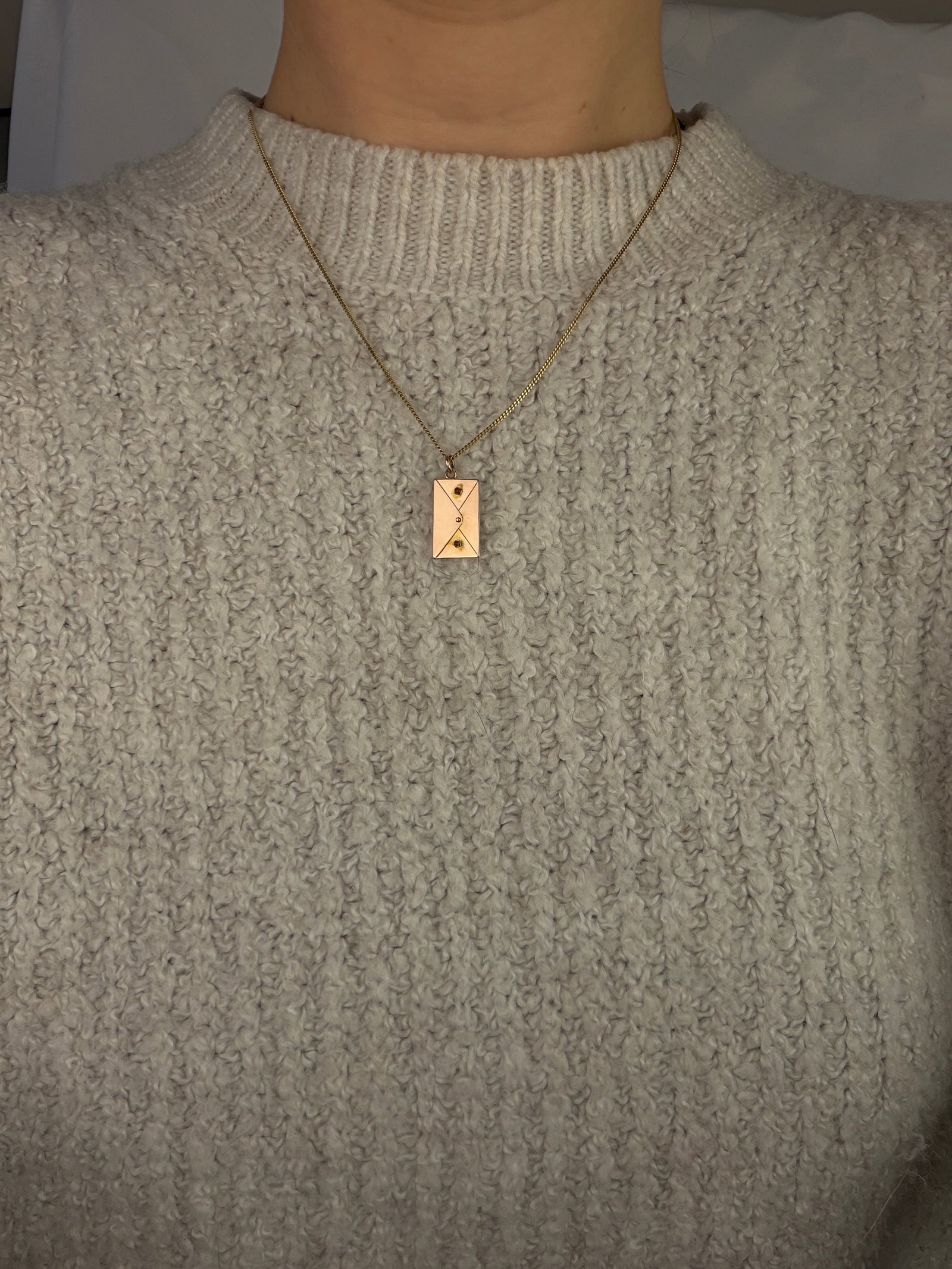 ANTIQUE OPENING ENVELOPE CHARM/PENDANT IN GOLD WITH RED PASTE STONES - 6