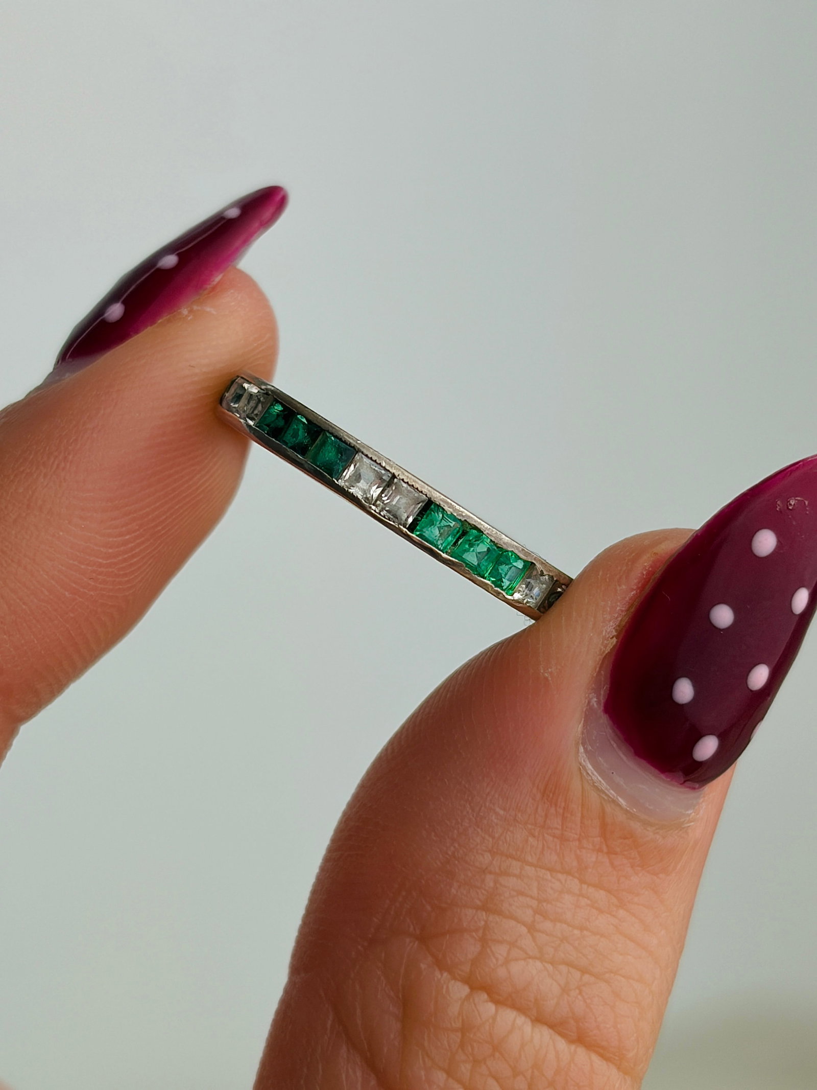 ANTIQUE SILVER EMERALD AND WGITE SAPPHIRE FULL ETERNITY BAND RING - 4
