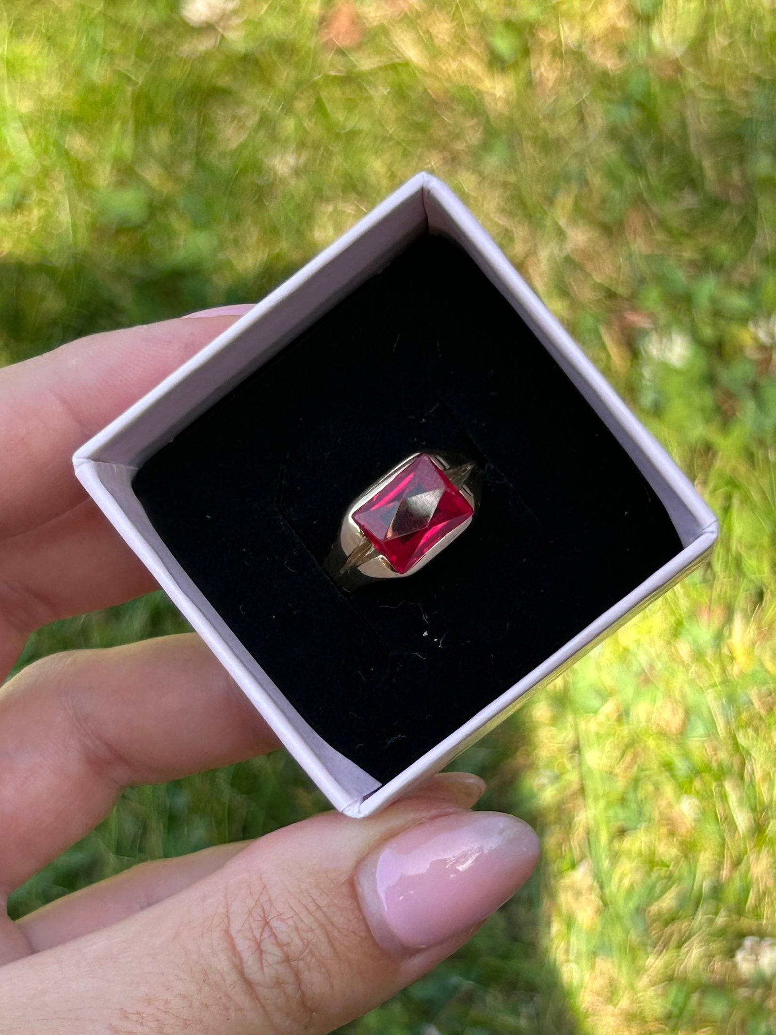 HUGE PINK PASTE 10CT GOLD SIGNET RING - 6