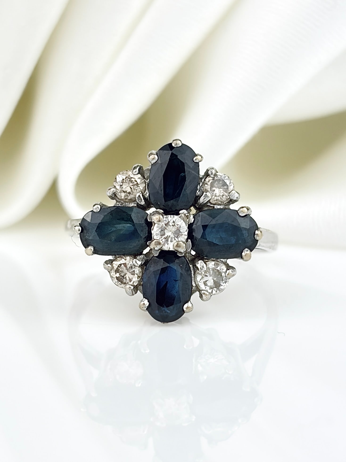 VINTAGE SAPPHIRE AND DIAMOND FLOWER CLUSTER RING IN 18CT WHITE GOLD (1 of 9)