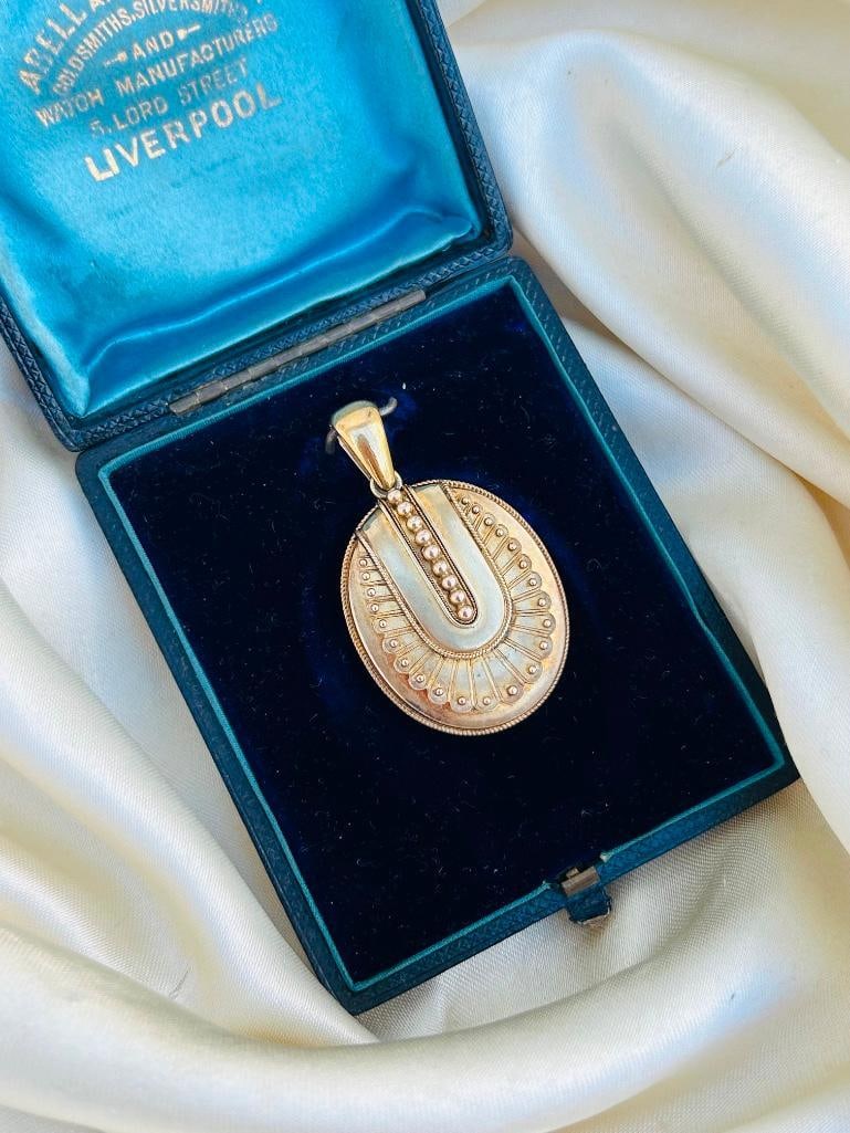 Boxed Antique Large Heavy 15ct Yellow Gold Locket pendant (1 of 8)