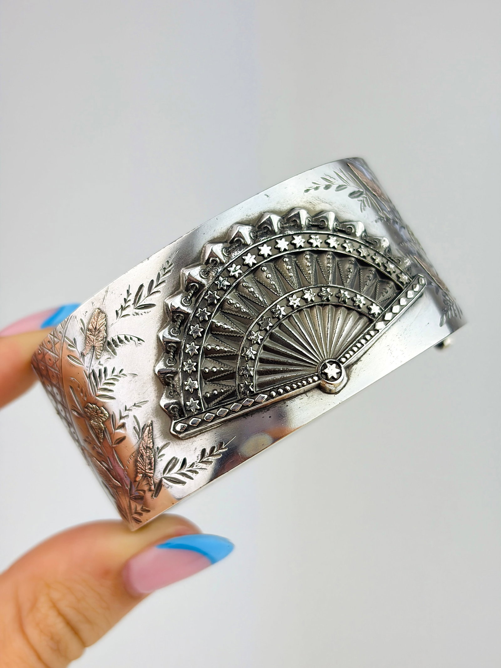 ANTIQUE SILVER WIDE AESTHETIC BANGLE/BRACELET (1 of 7)