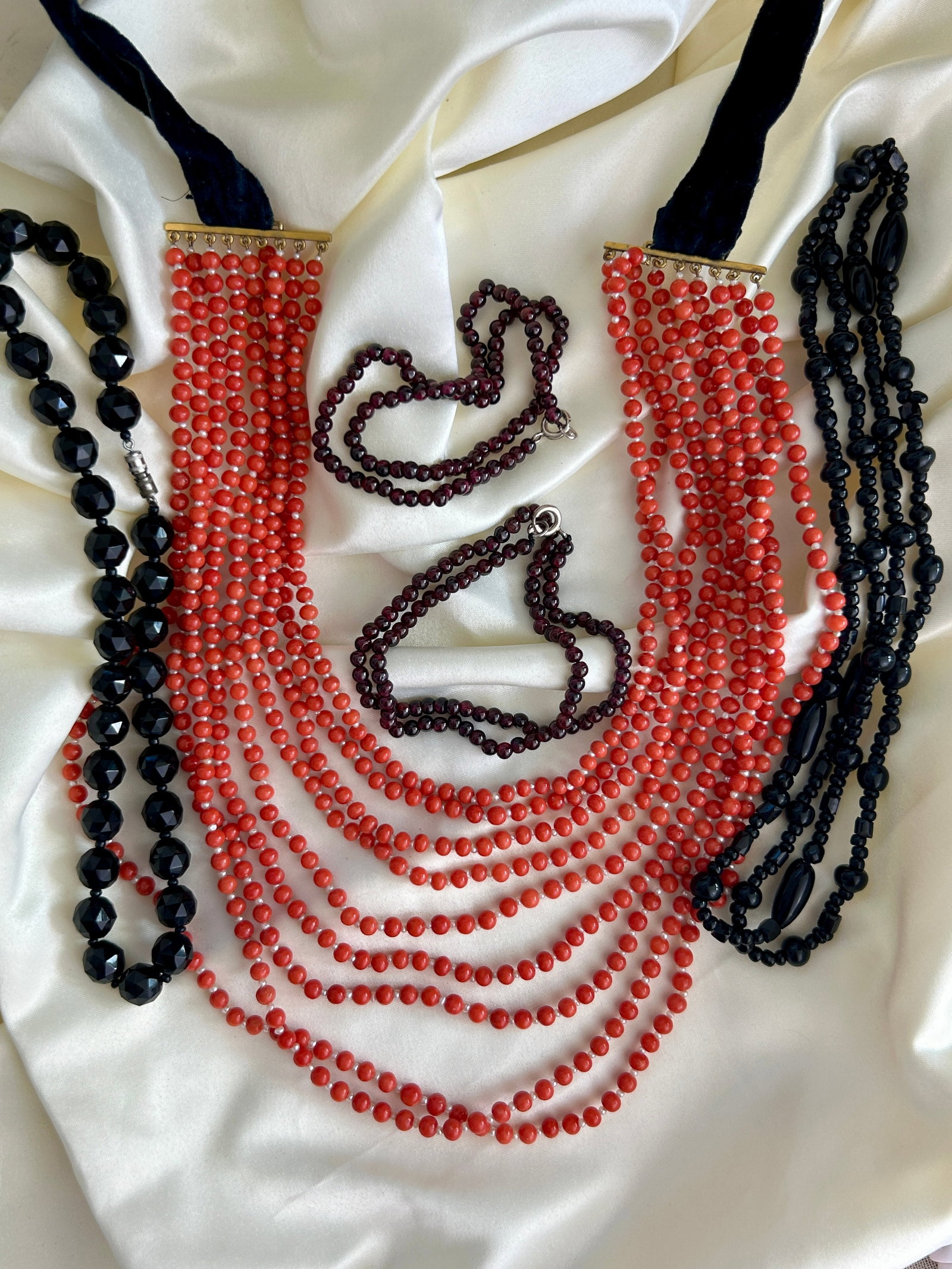 MIXED LOT 5x Bead Necklaces: MIXED LOT 5x Bead Necklaces