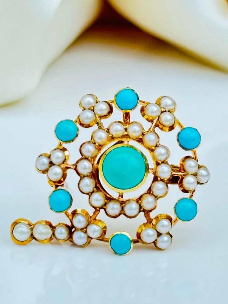 Antique 18ct Yellow Gold Pearl and Turquoise Flower Pendant in Original Box: Antique 18ct Yellow Gold Pearl and Turquoise Flower Pendant in Original Box pretty turquoise pearl pendant / brooch truly wonderful measurements size 31mm x 24mm weight