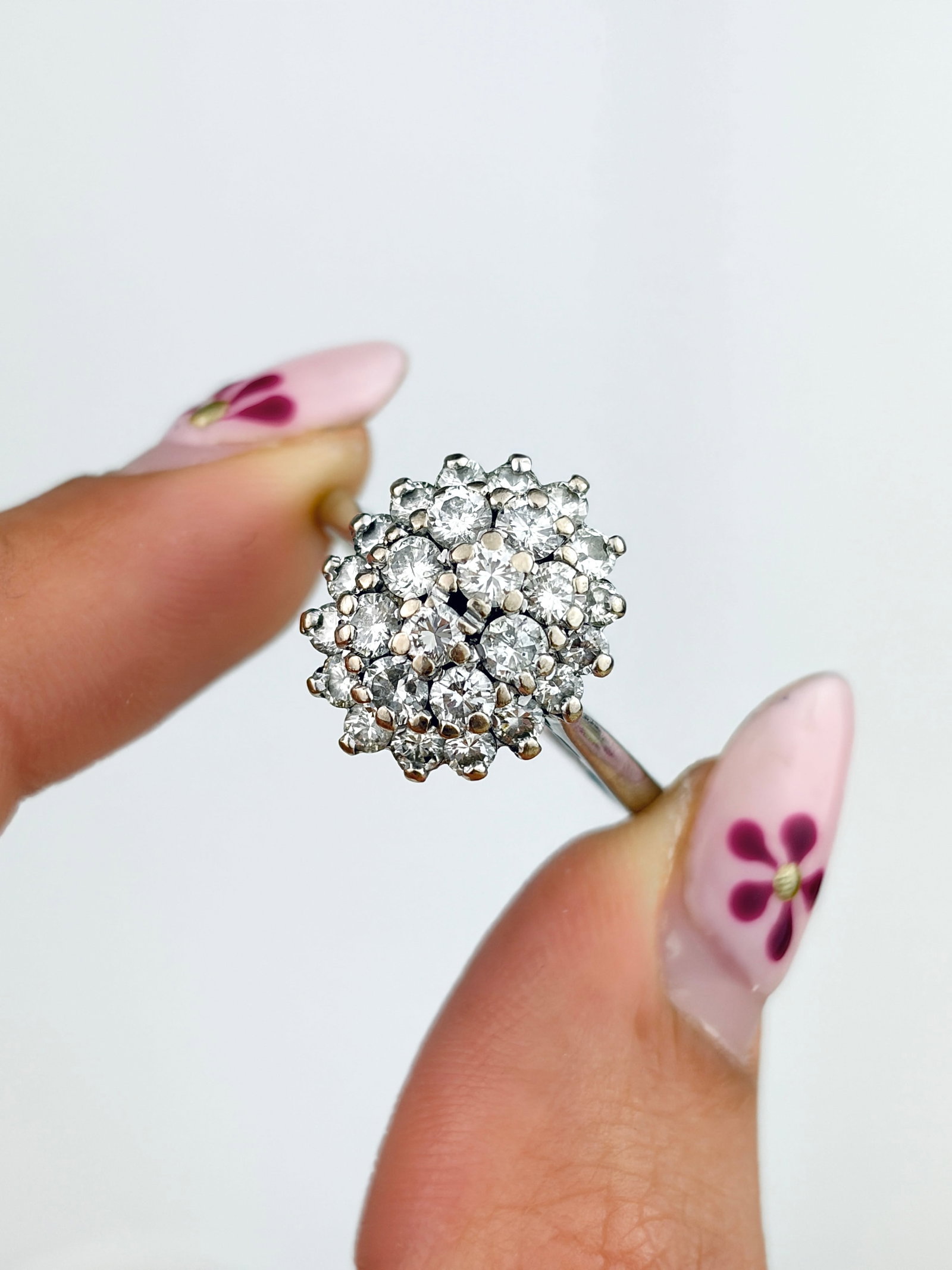 VINTAGE C.1981 18CT WHITE GOLD DIAMOND CLUSTER RING - 5