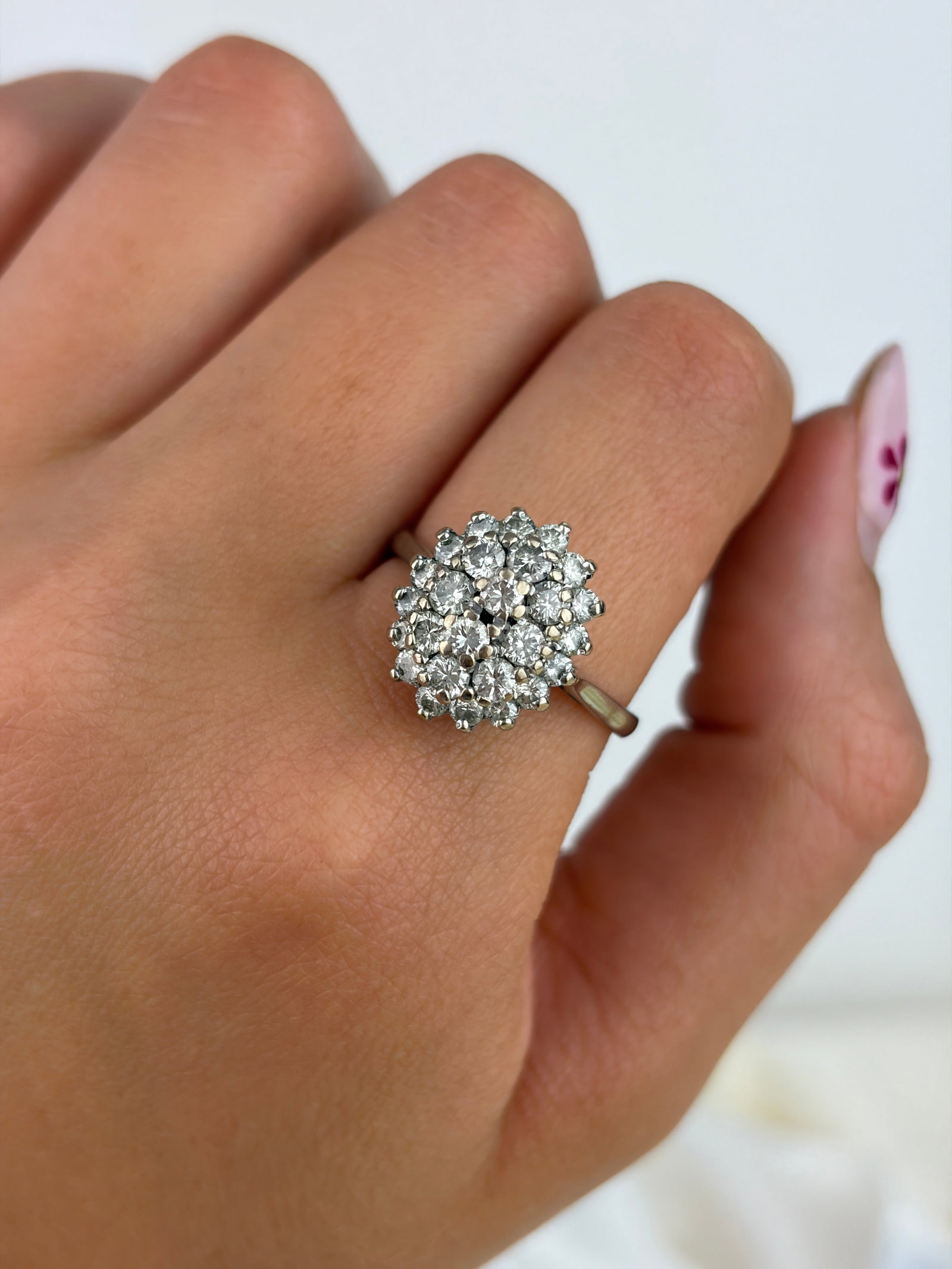 VINTAGE C.1981 18CT WHITE GOLD DIAMOND CLUSTER RING - 8