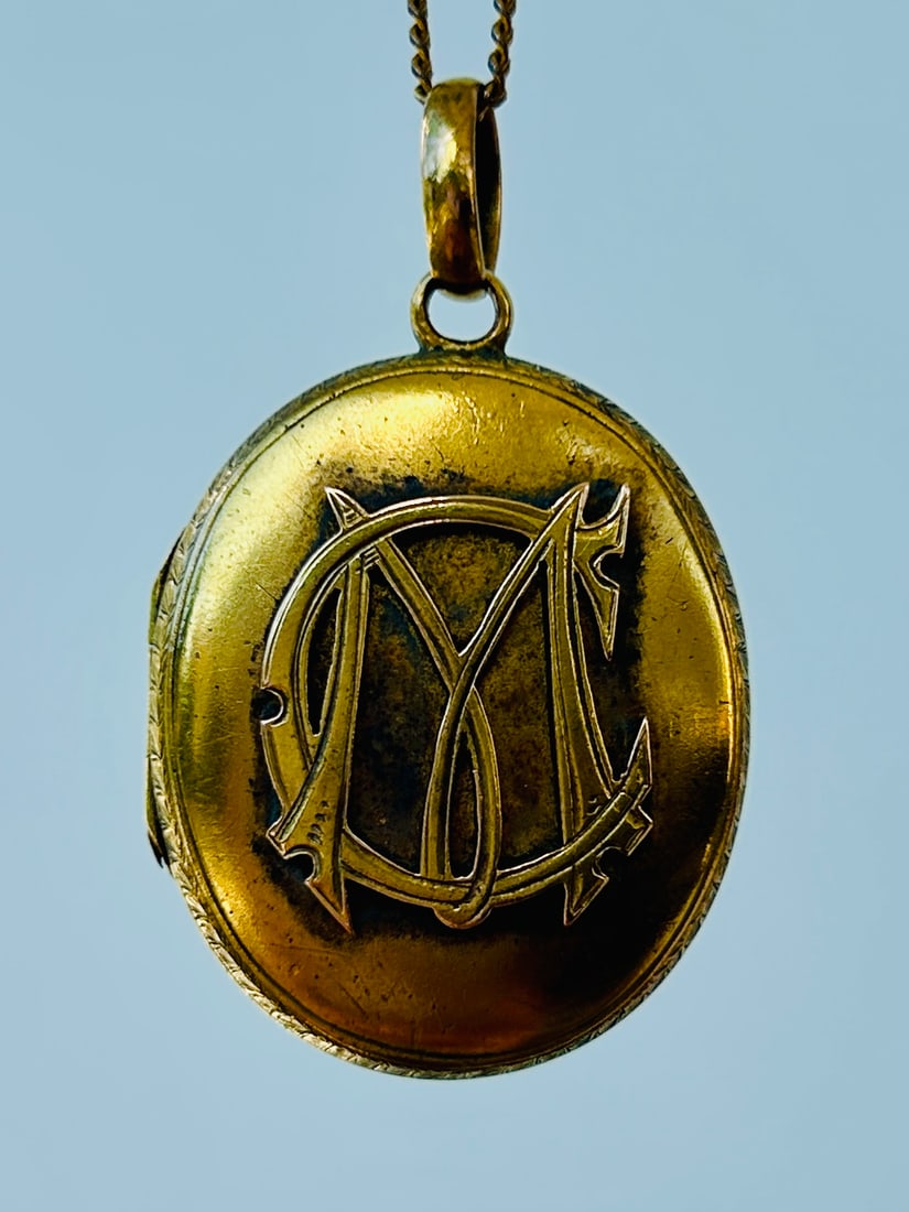Antique 9ct Yellow Gold Locket Pendant (1 of 9)