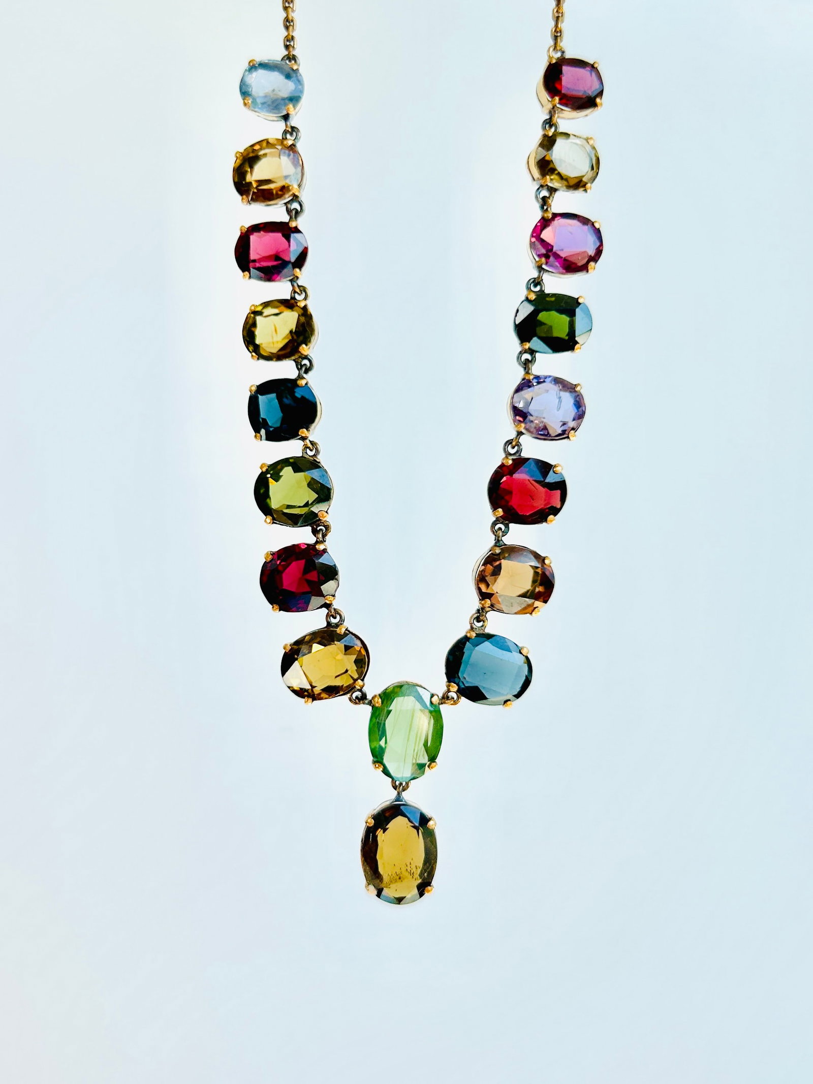 Antique C.1910 18ct Yellow Gold Multigem Necklace with Tourmaline, Iolite, Sapphire, Spinel, Quartz: Antique C.1910 18ct Yellow Gold Multigem Necklace with Tourmaline, Iolite, Sapphire, Spinel, Quartz Boxed. All stones are native to Sri Lanka. From Left to Right the stones are; Topaz, Citrine, Red to