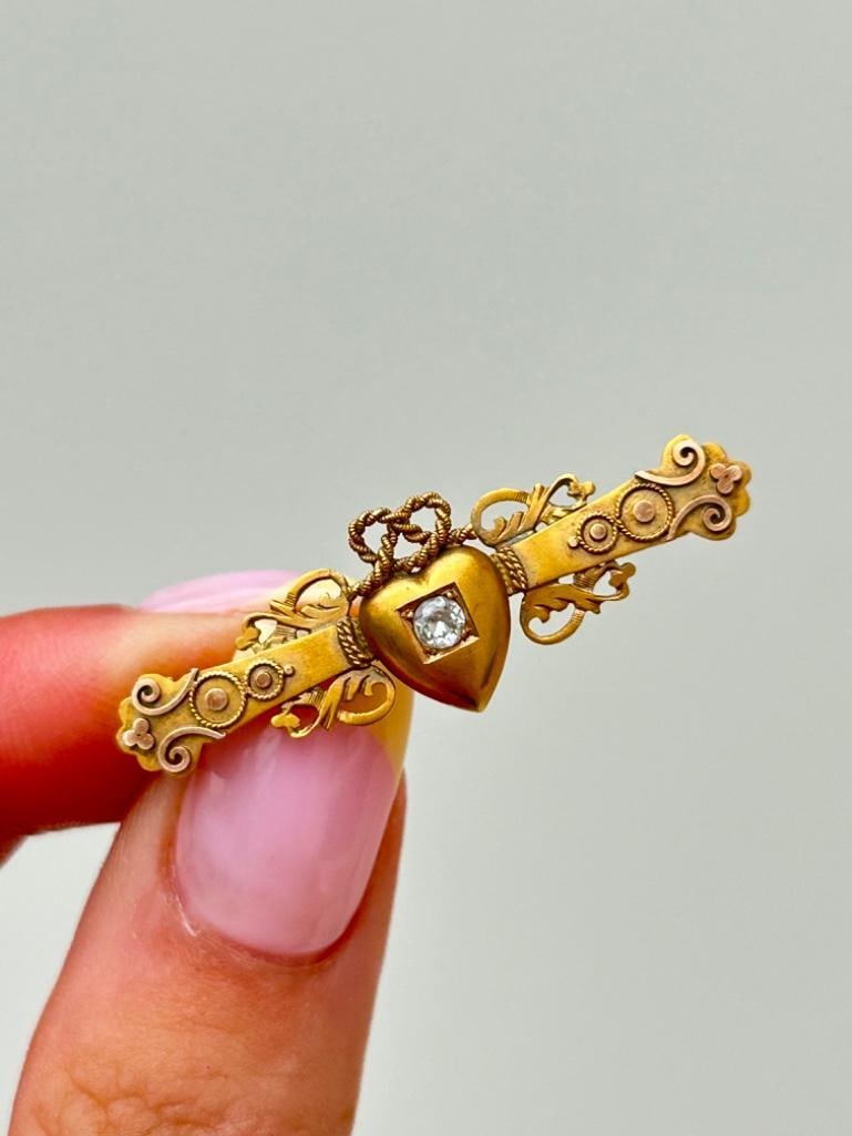 Antique 15ct Yellow Gold Diamond Heart Bar Brooch Pin: Antique 15ct Yellow Gold Diamond Heart Bar Brooch Pin truly delightful and detailed diamond bar brooch measurements size 38mm x 12 weight 2.32g stamped 15.625 <