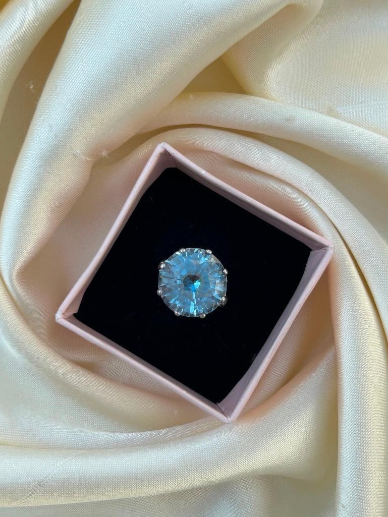 Huge blue topaz and diamond 14ct gold cocktail ring - 9