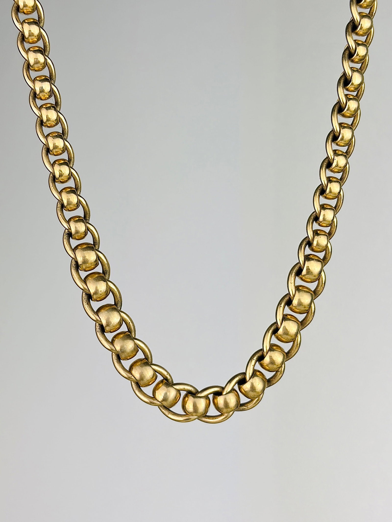 Vintage 9ct Gold Heavy Rollerball Chain Necklace with Large Lobster Clasp: Vintage 9ct gold Heavy Rollerball Chain Necklace with Large Lobster Clasp Amazing chain with graduated links! Weight: 40.57g Size: Length 43.5cm, widest point 7mm Materials 9ct gold 