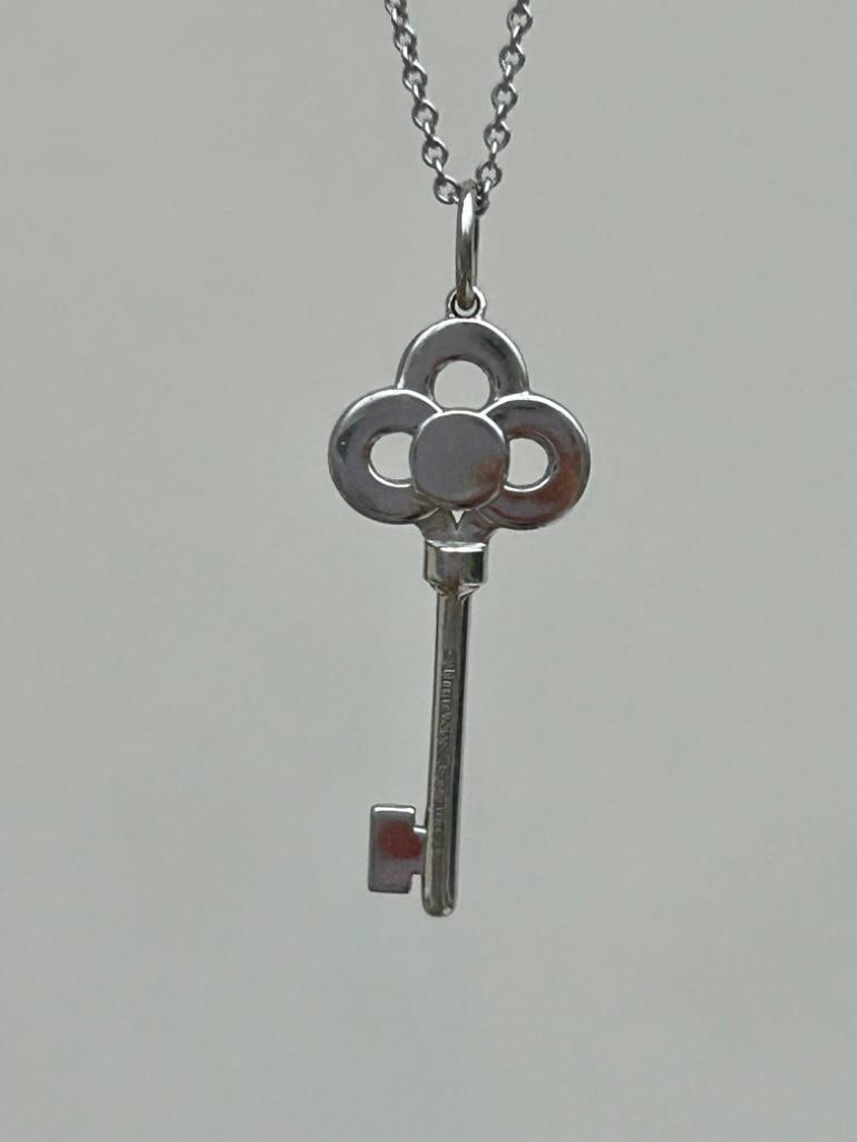 Amazing Tiffany 18ct White Gold Diamond Key Pendant on Tiffany Chain - 3