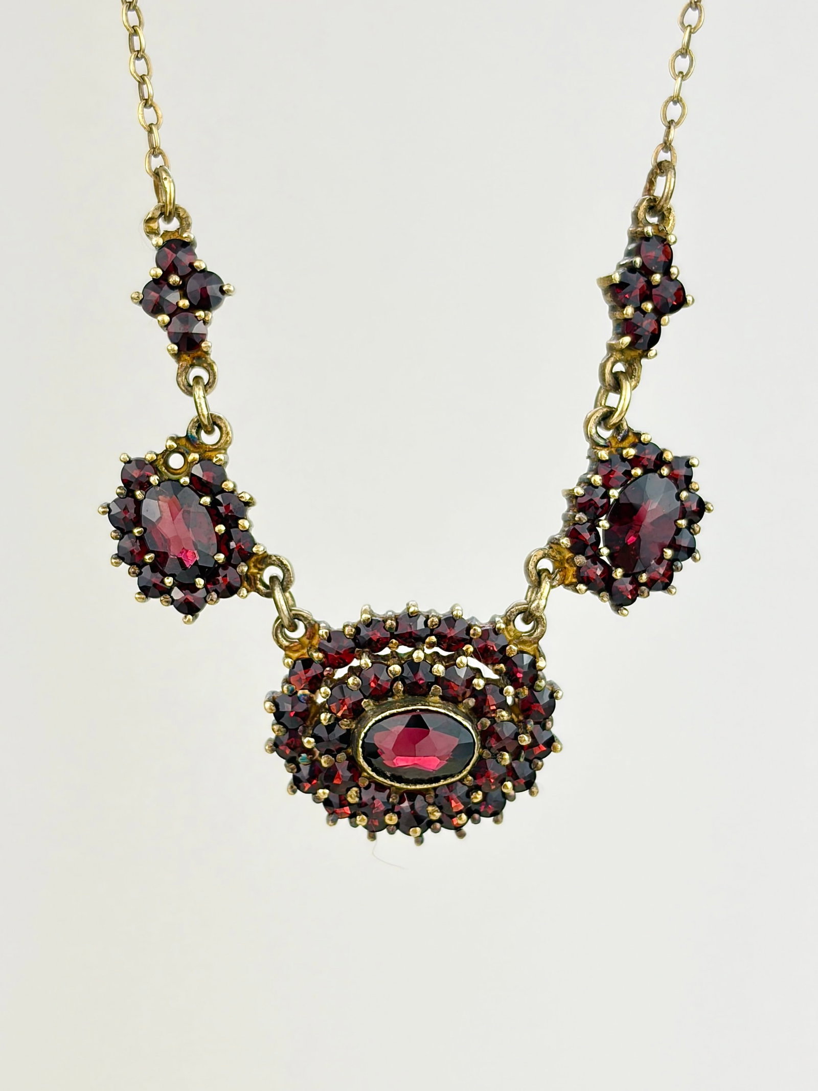VINTAGE GOLD ON SILVER GARNET CLUSTER NECKLACE: VINTAGE GOLD ON SILVER GARNET CLUSTER NECKLACE Beautiful necklace! Weight: 6.53g Size: Length 46cm, drop 14cm Materials: Gold on silver Condition: Very good overall condition. Some signs of wear
