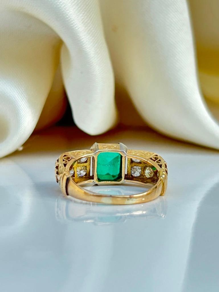 Chunky 15ct Gold Green Spinel and Diamond Ring - 6