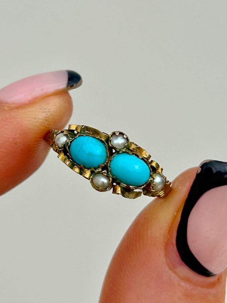 Sweet Gold Turquoise and Pearl Unusual Ring: Sweet Gold Turquoise and Pearl Unusual Ring the sweetest turquoise and pearl ring, so lovely measurements: ring size UK N1/2 US 7 ring size 15mm x 8mm weight 1.11g