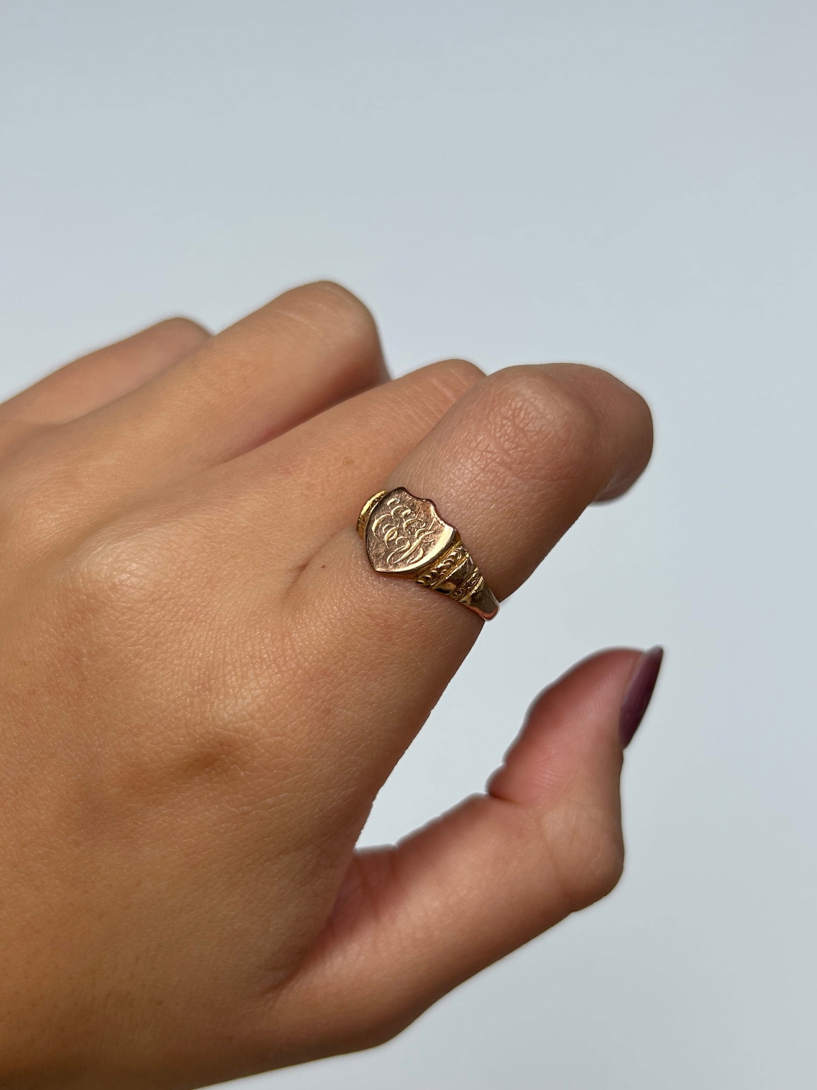 Antique 9ct Gold Shield Signet Ring 'E.E.K' - 6