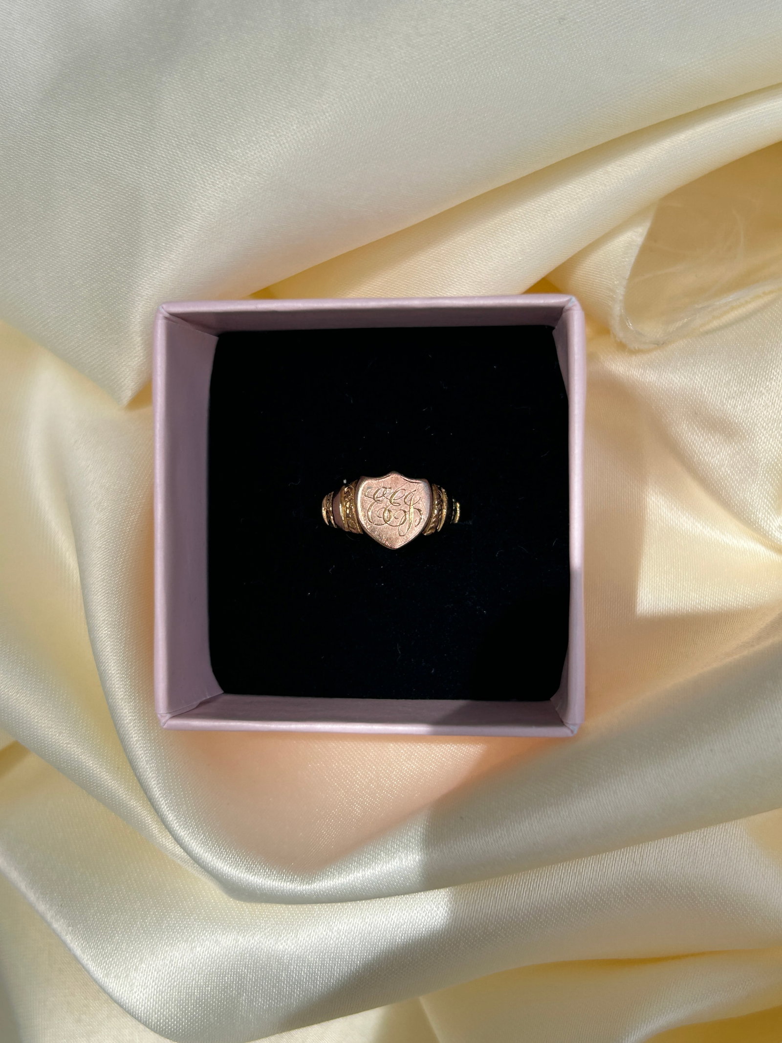 Antique 9ct Gold Shield Signet Ring 'E.E.K' - 9