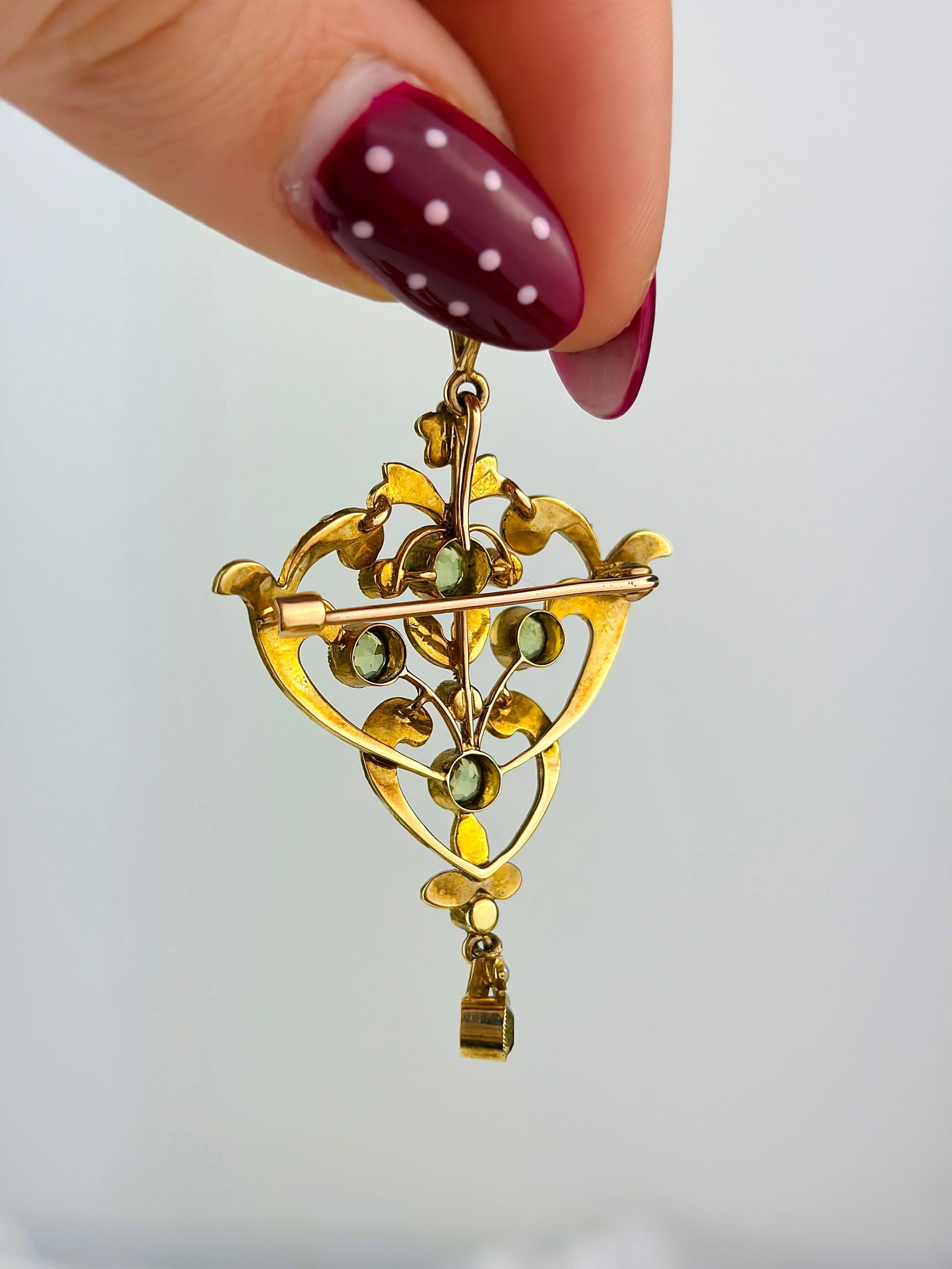 ANTIQUE 15CT YELLOW GOLD PERIDOT AND PEARL BROOCH / PENDANT - 3