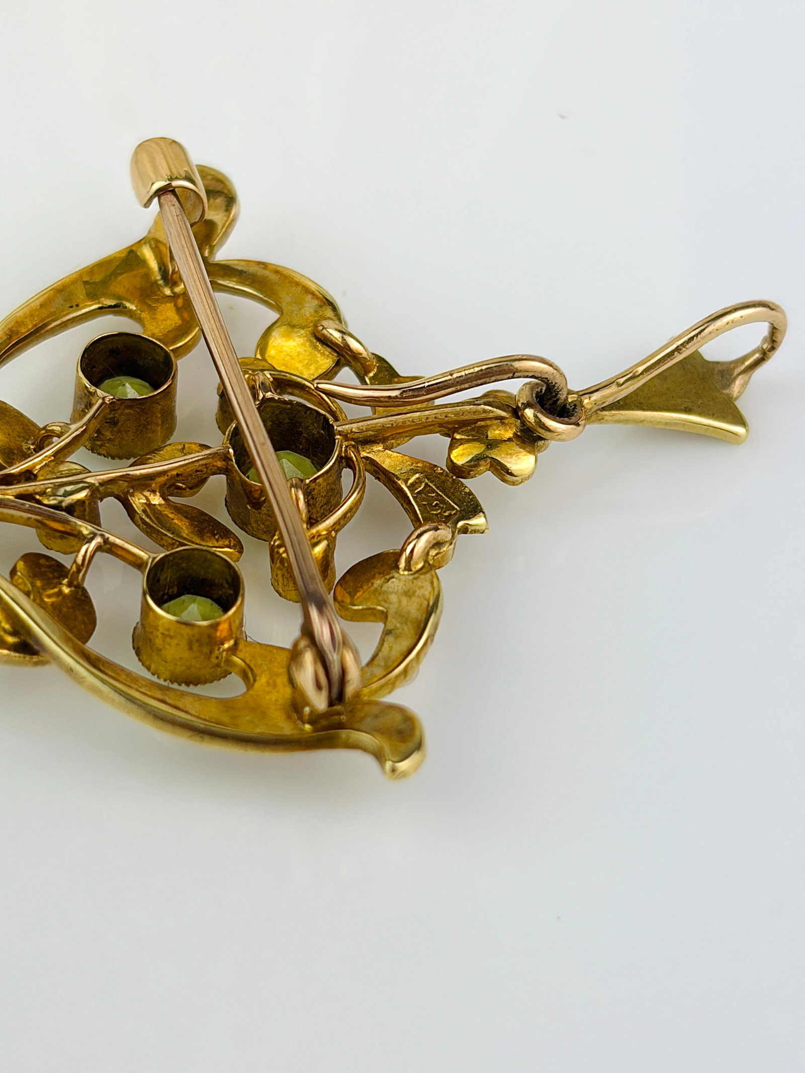 ANTIQUE 15CT YELLOW GOLD PERIDOT AND PEARL BROOCH / PENDANT - 5