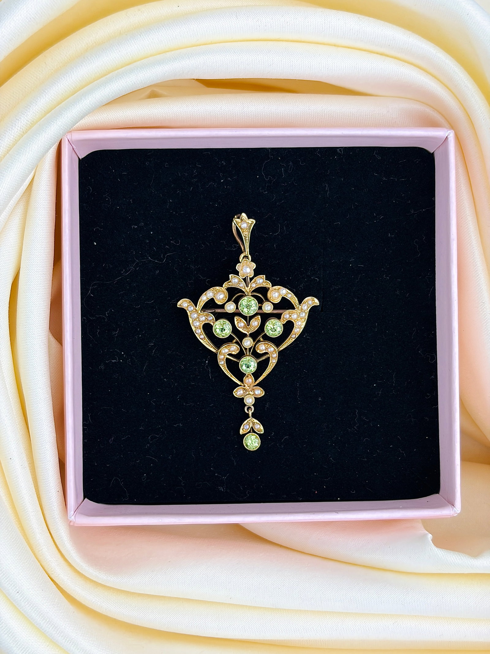 ANTIQUE 15CT YELLOW GOLD PERIDOT AND PEARL BROOCH / PENDANT - 6