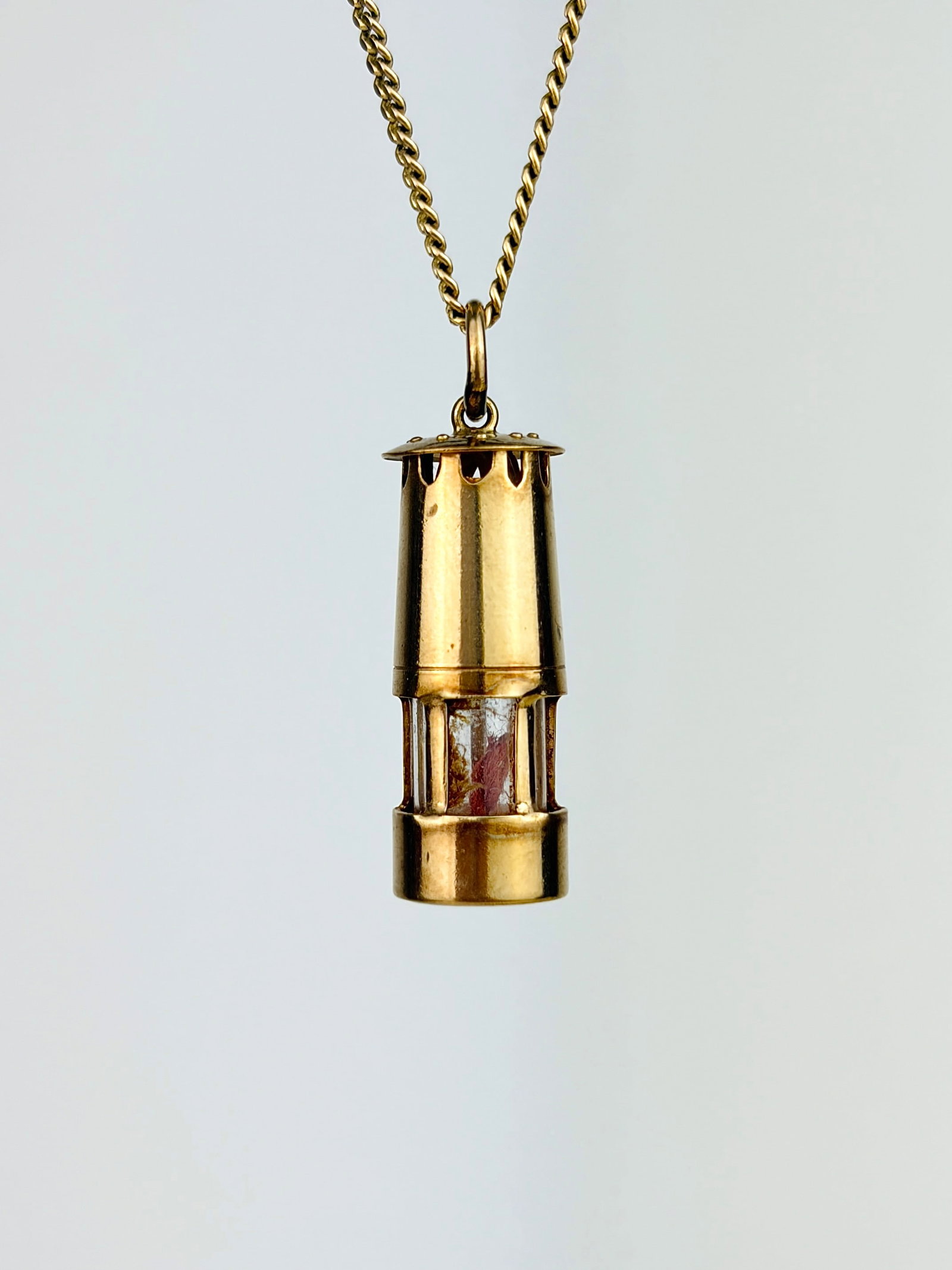 VINTAGE 9CT YELLOW GOLD MINER'S LAMP CHARM: VINTAGE 9CT YELLOW GOLD MINER'S LAMP CHARM