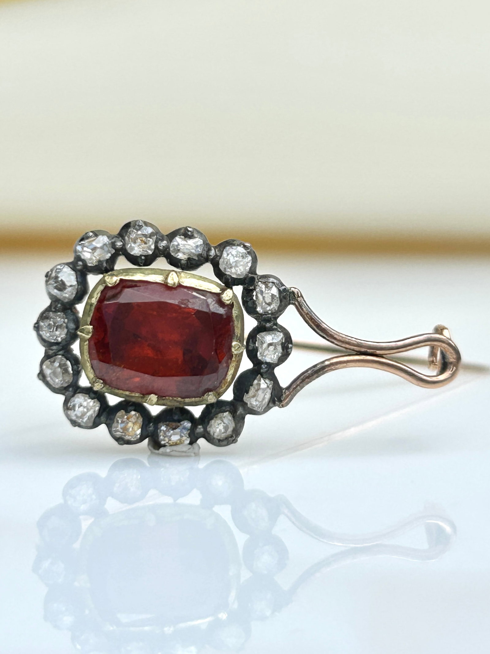 Antique outstanding halleys comet diamond and gold brooch: Antique outstanding halleys comet diamond and gold brooch Wonderful rare brooch Weight 2.58g length 4 cm office use s 0 s 0 z