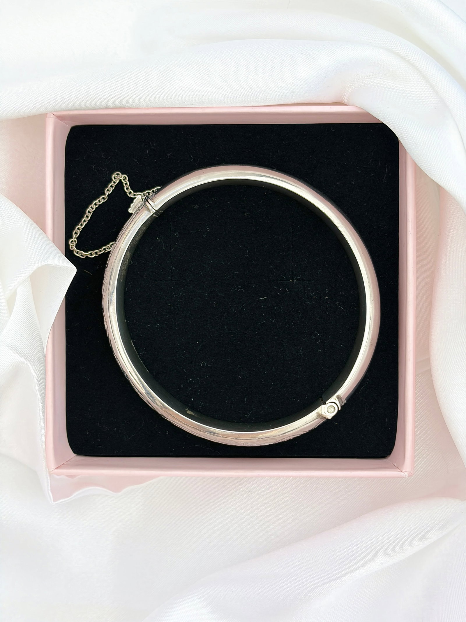 VINTAGE C.1959 SILVER SWIRL DETAIL BANGLE BRACELET - 7