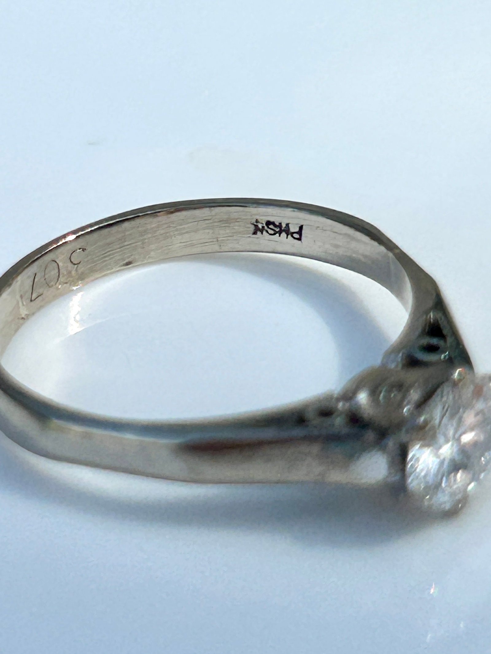 CHUNKY 18CT GOLD DIAMOND SOLITAIRE / ENGAGEMENT RING APPROX 65PTS - 5