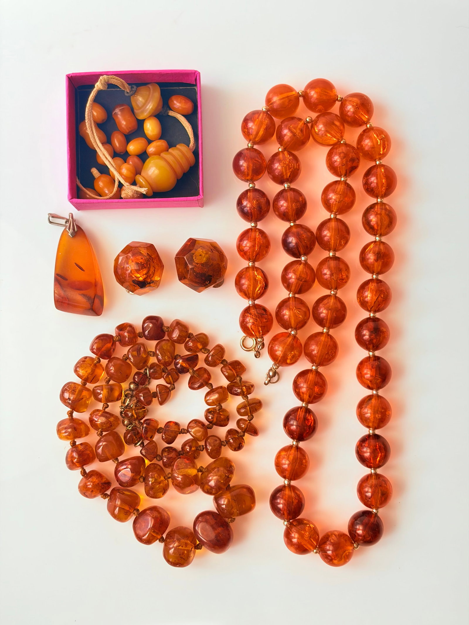 MIXED LOT- AMBER/BAKELITE NECKLACES EARRINGS ETC (1 of 5)