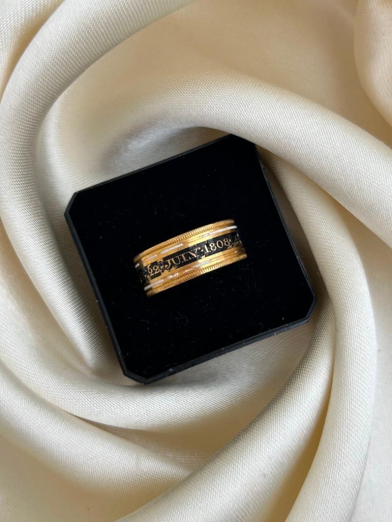 Antique Black and White Enamel 18ct Yellow Gold in Memory Of Mourning Band Ring - 5