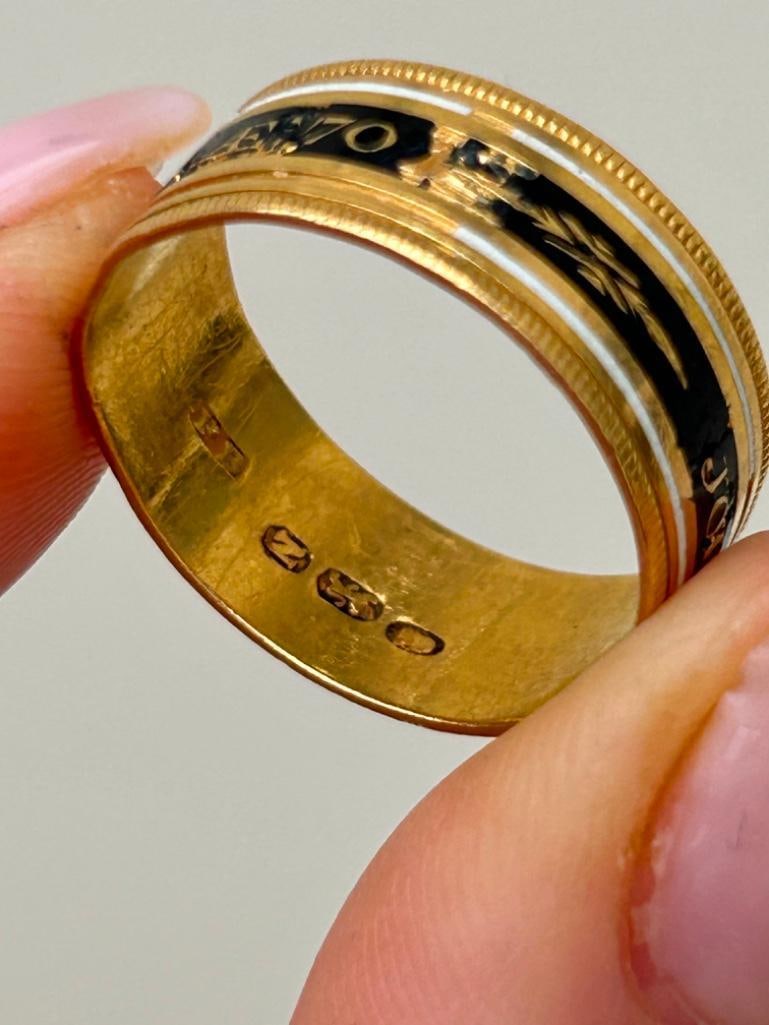 Antique Black and White Enamel 18ct Yellow Gold in Memory Of Mourning Band Ring - 6