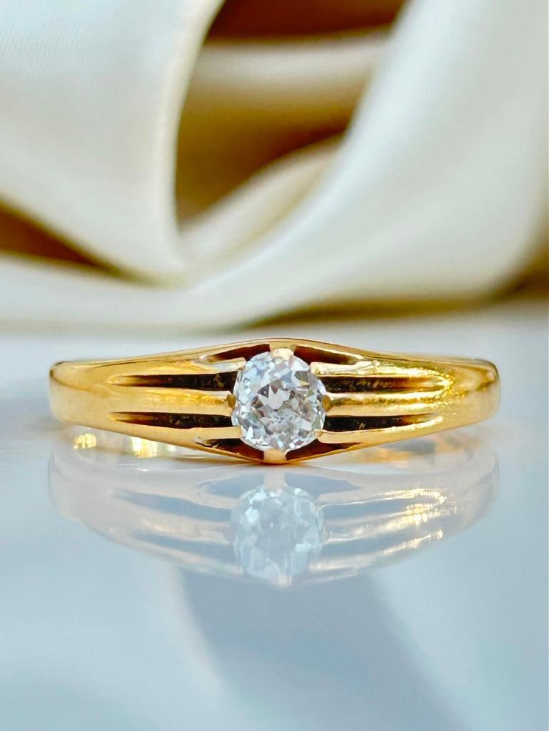 Antique Huge 18ct Yellow Gold 50pt Diamond Belcher Style Ring: Antique Huge 18ct Yellow Gold 50pt Diamond Belcher Style Ring amazing bright clean diamond Measurements: size UK Y US 121/4 head of ring 6mm x 5mm weight 6g hallmark