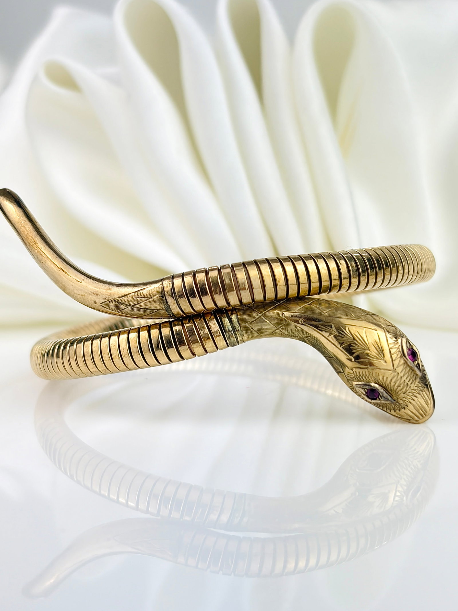 VINTAGE C&F 9CT GOLD GAS PIPE COILED SNAKE BANGLE BRACELET WITH RUBY EYES (1 of 11)