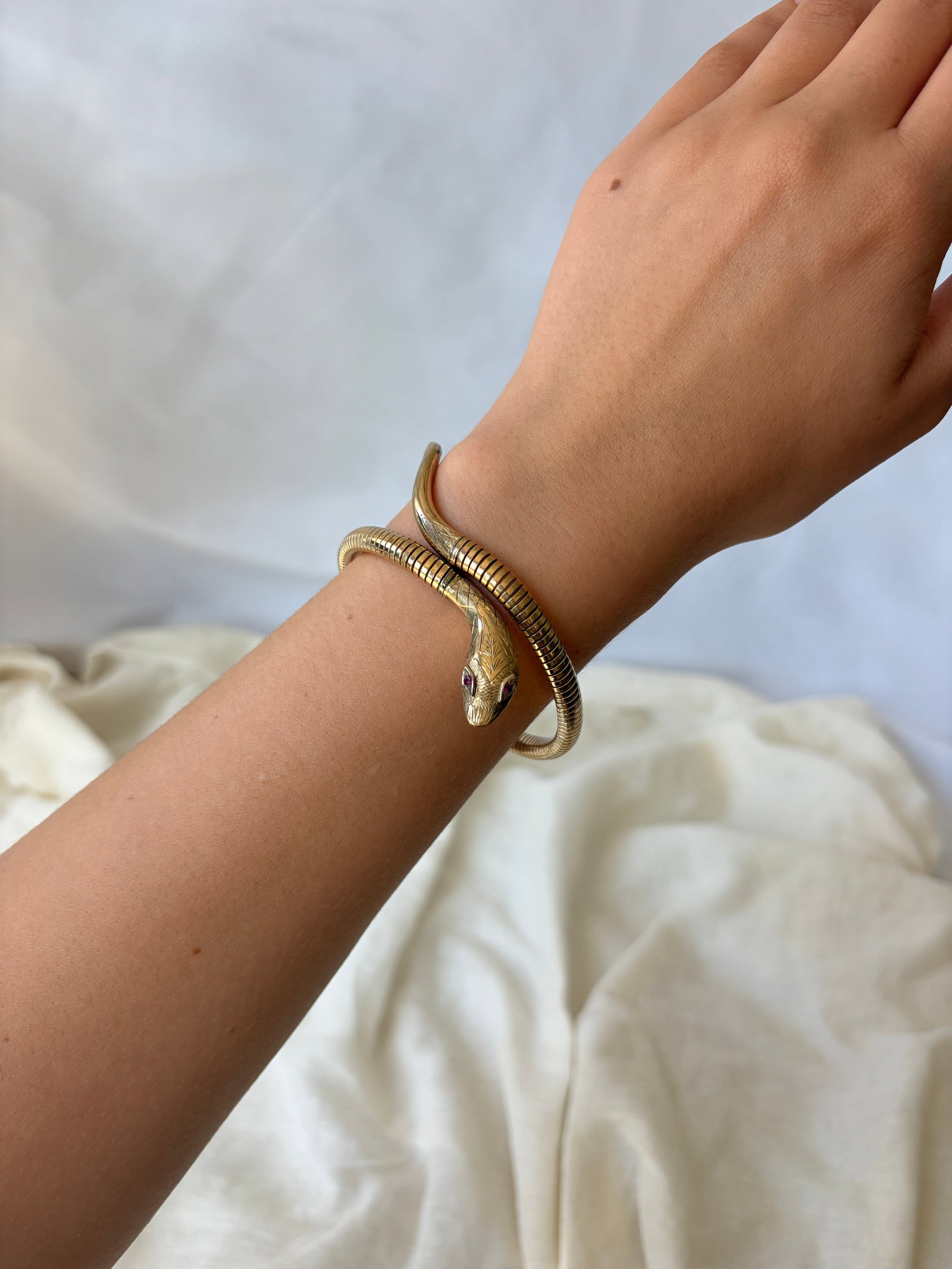 VINTAGE C&F 9CT GOLD GAS PIPE COILED SNAKE BANGLE BRACELET WITH RUBY EYES - 2
