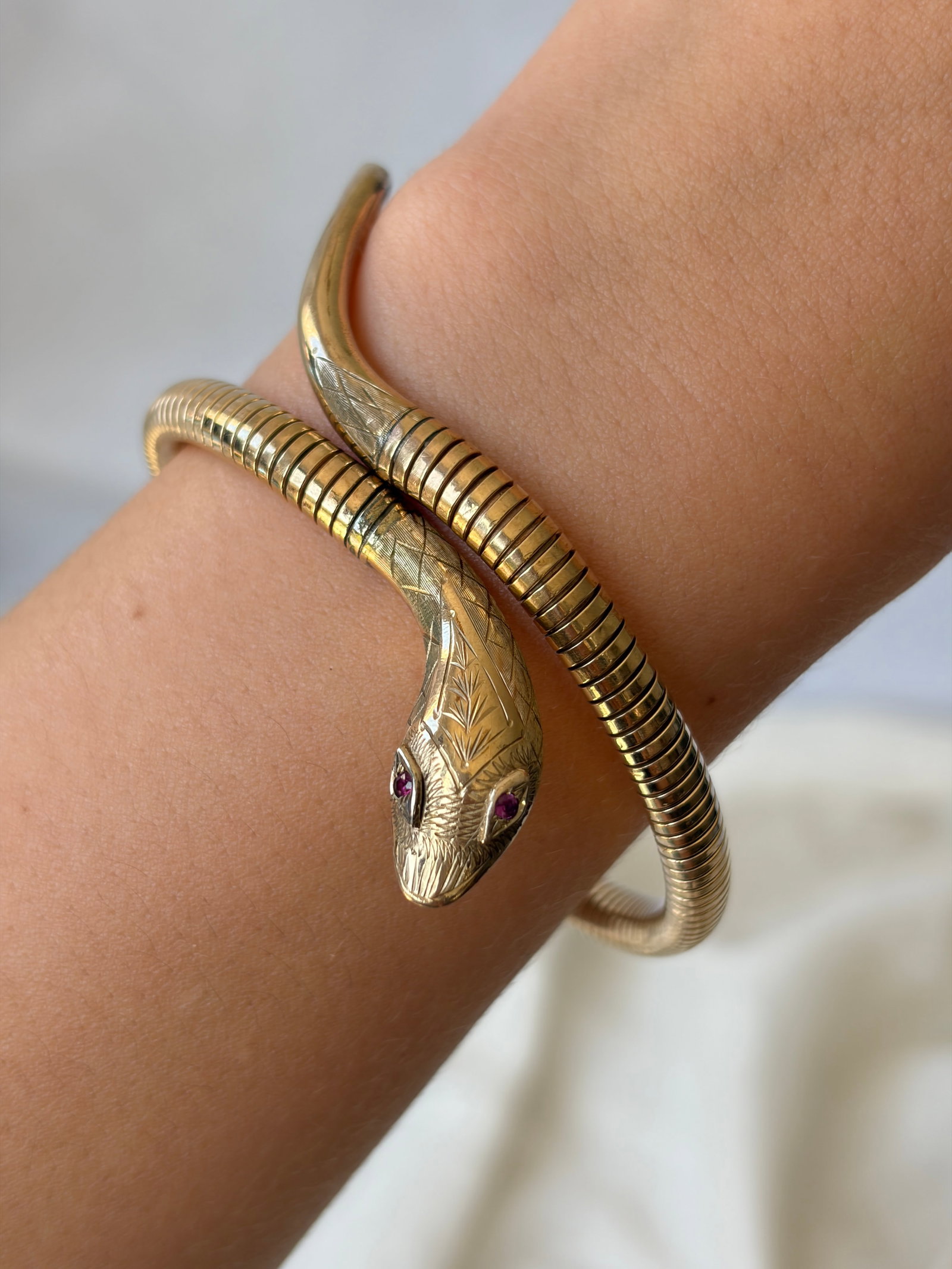 VINTAGE C&F 9CT GOLD GAS PIPE COILED SNAKE BANGLE BRACELET WITH RUBY EYES - 3
