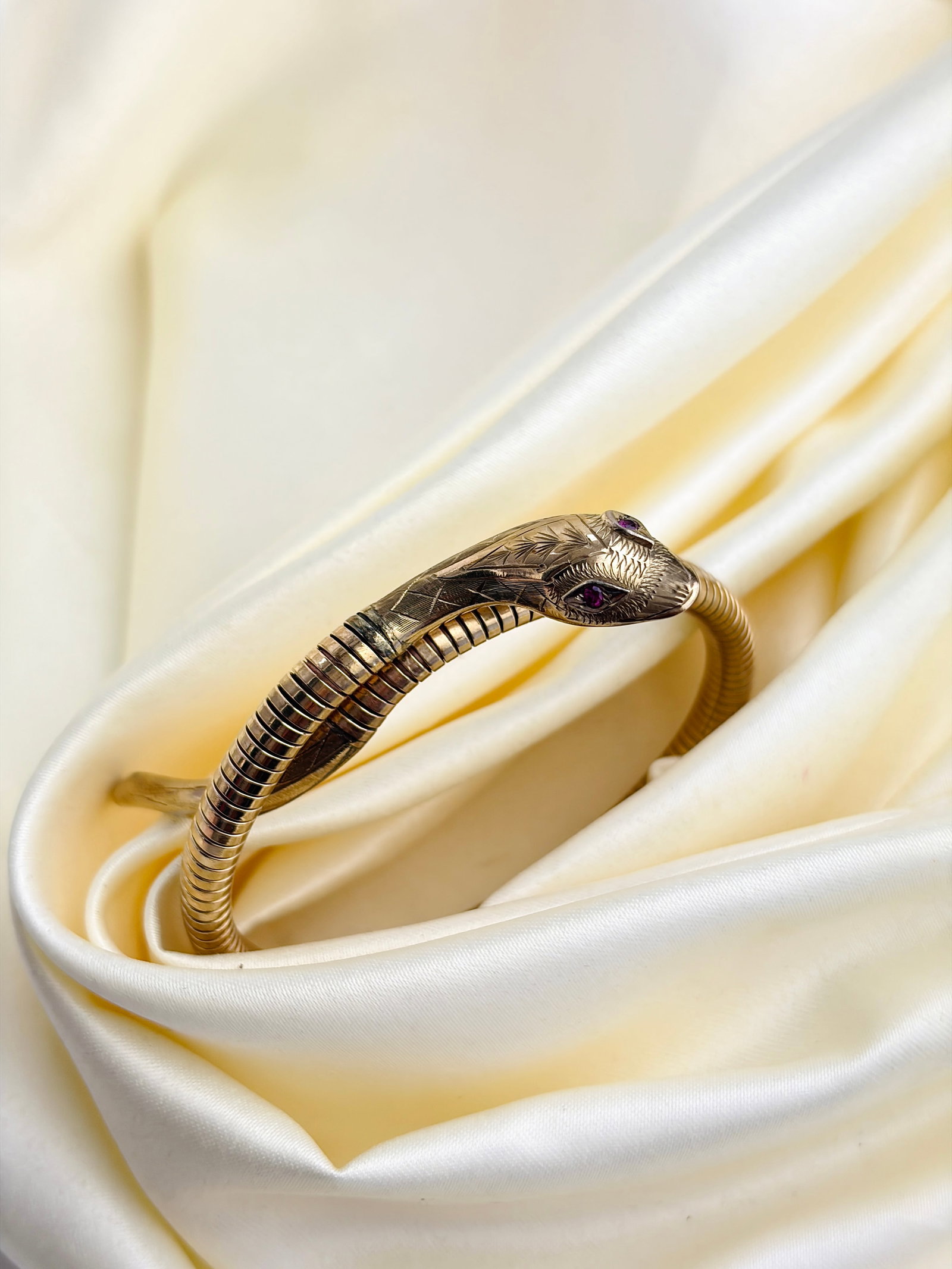 VINTAGE C&F 9CT GOLD GAS PIPE COILED SNAKE BANGLE BRACELET WITH RUBY EYES - 9