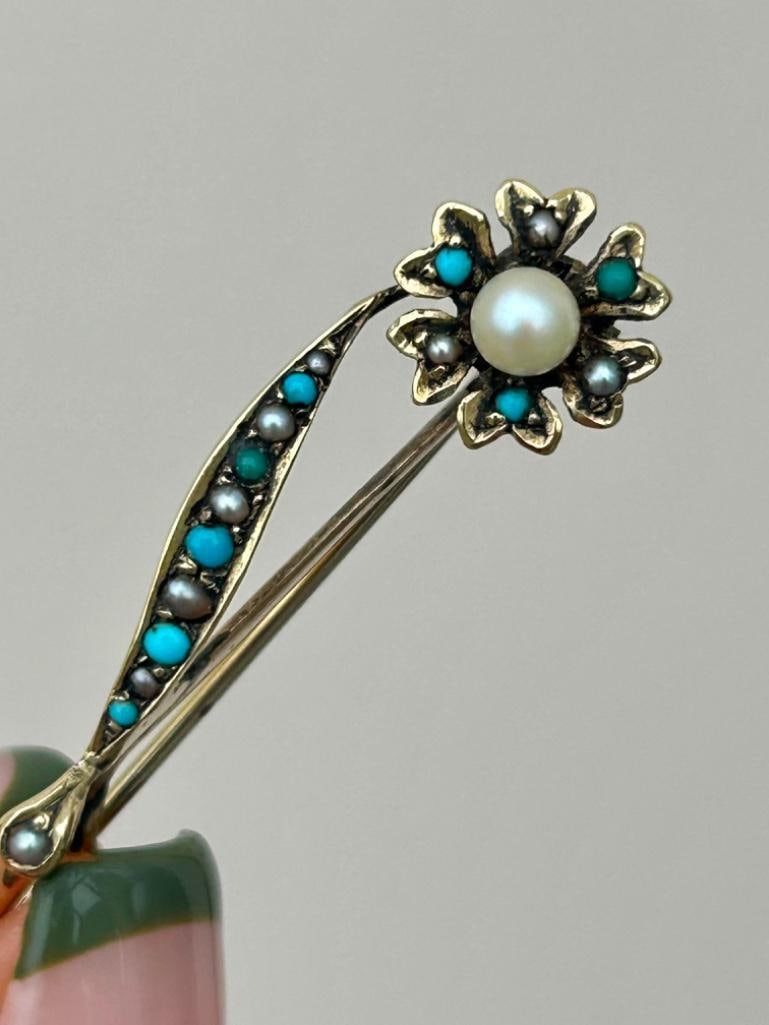 Antique Yellow Gold Turquoise and Pearl Flower Brooch: Antique Yellow Gold Turquoise and Pearl Flower Brooch sweet turquoise pearl brooch measurements: Length 34mm width 10mm weight 2.60g materials: yellow gold, turquoise and pearl