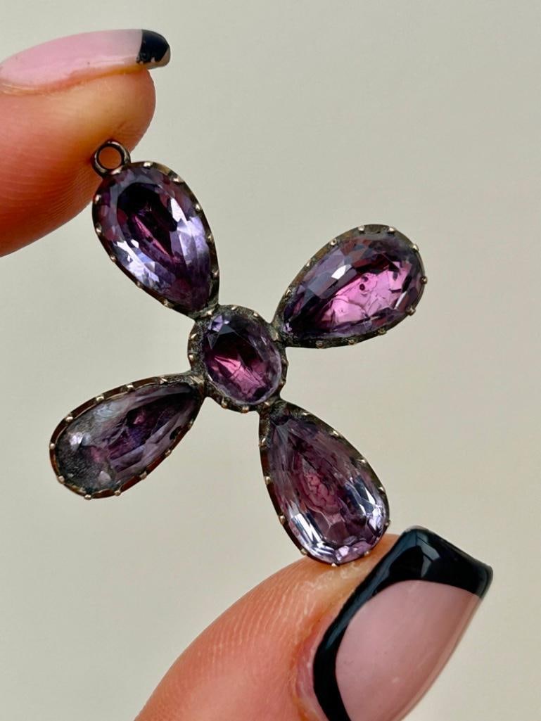 Antique Amethyst and Gold Cross Brooch: Antique Amethyst and Gold Cross Brooch darling amethyst cross, also has a bale so can be worn as a pendant! measurements: length 36mm width 31mm weight 6.50g 